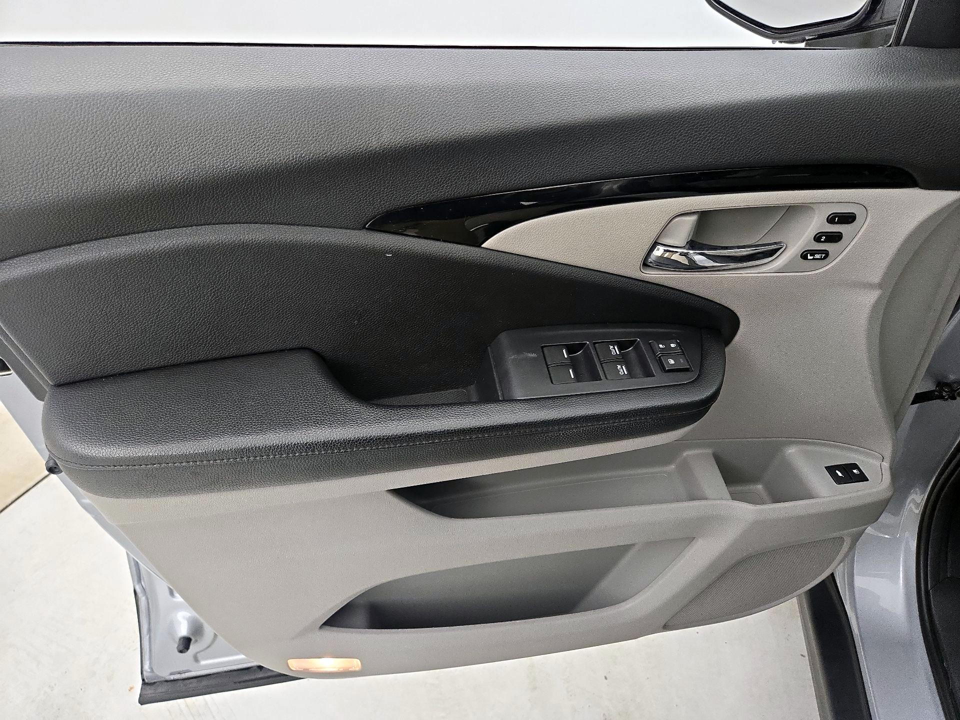Thumbnail: 2019 Honda Pilot - 12