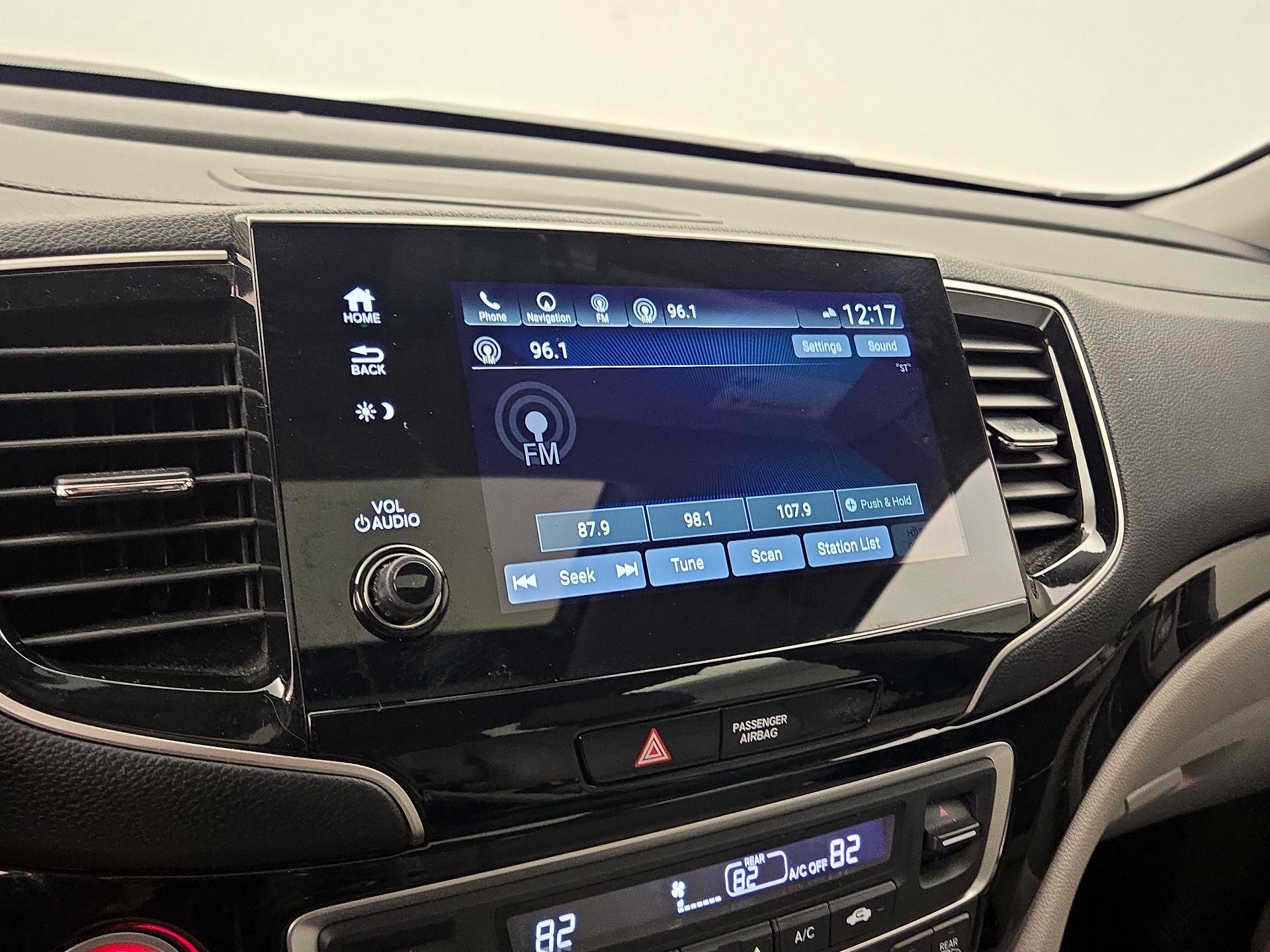 Thumbnail: 2019 Honda Pilot - 16