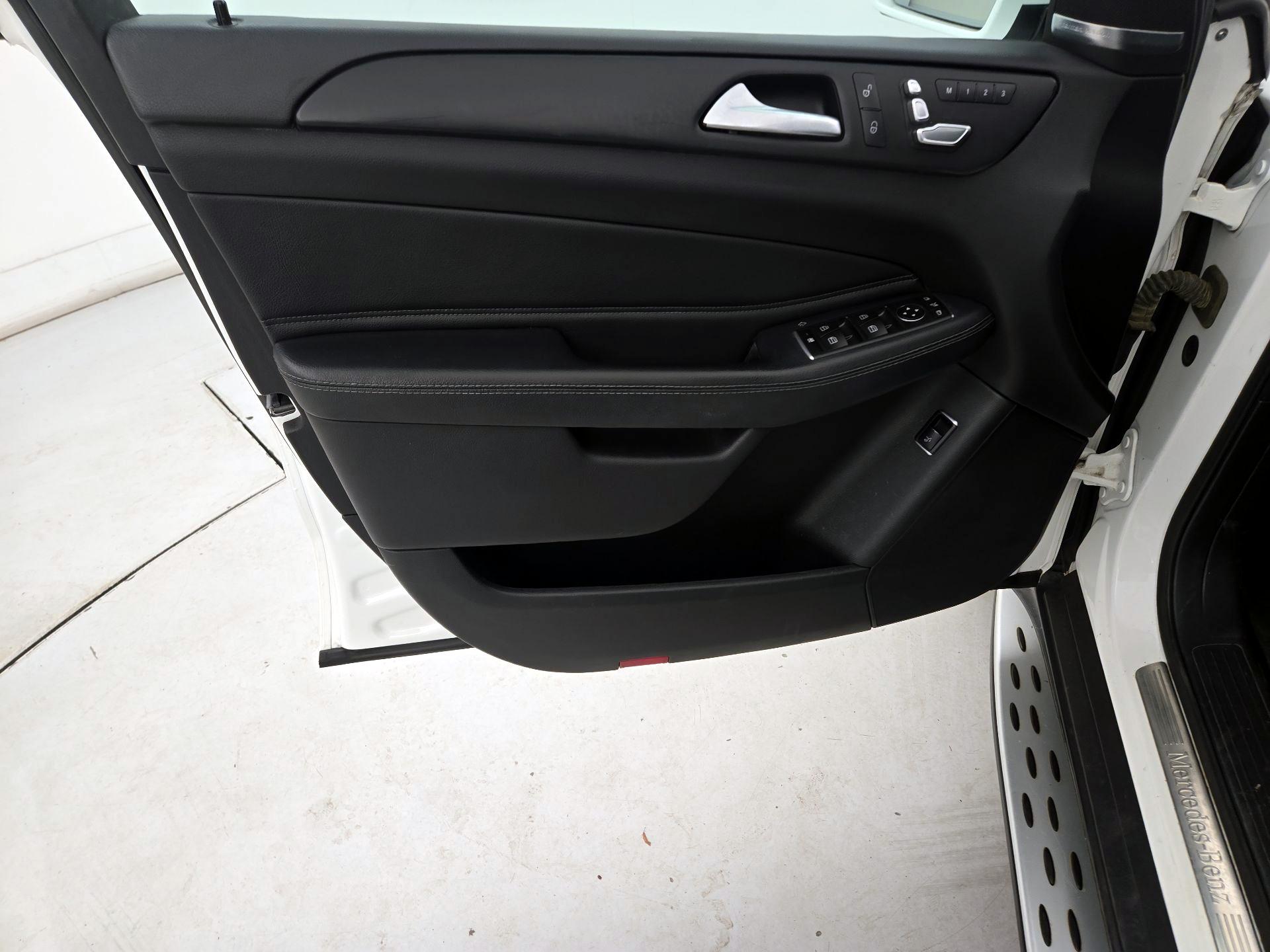 Thumbnail: 2016 Mercedes-Benz GLE - 12