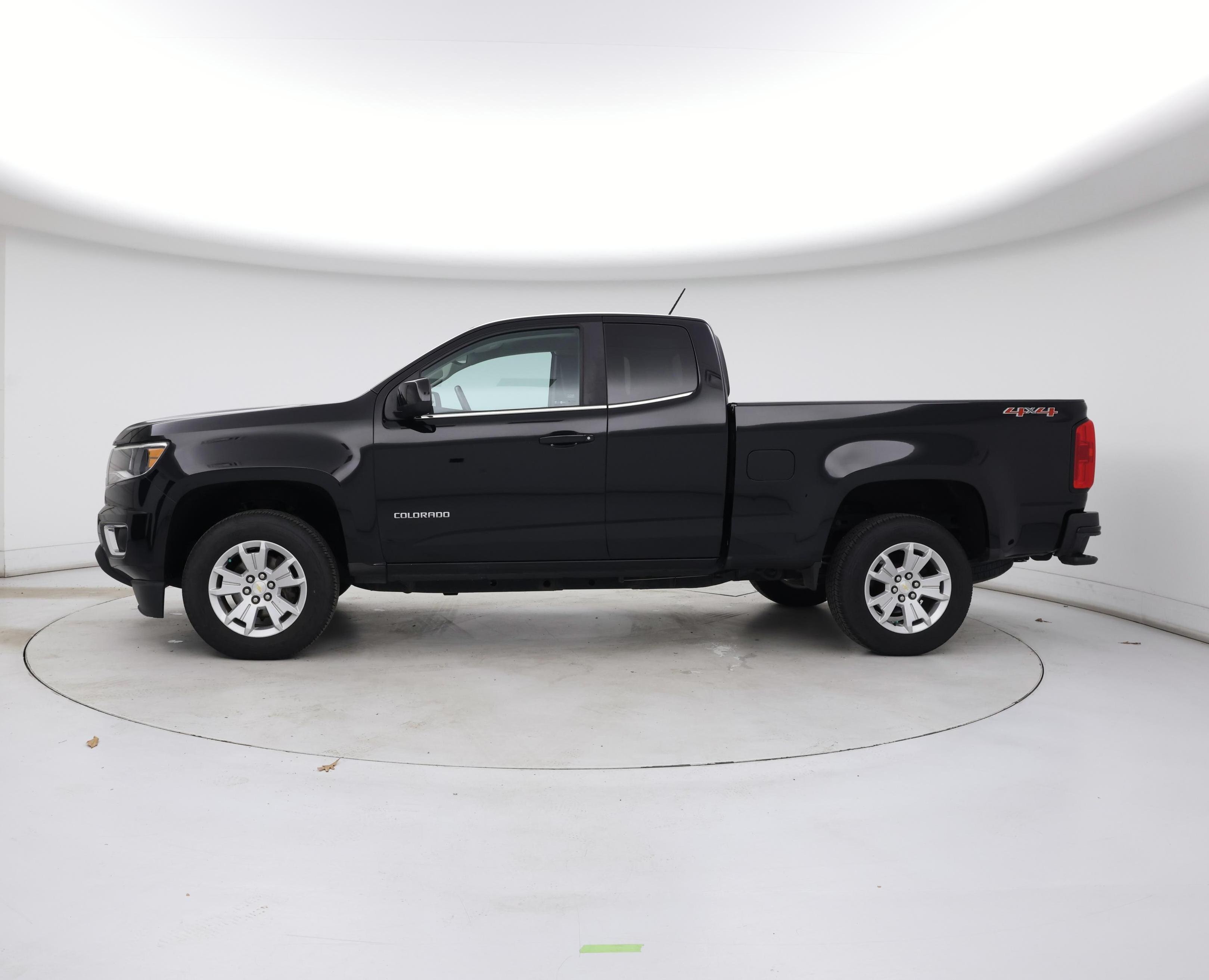 Thumbnail: 2017 Chevrolet Colorado - 3