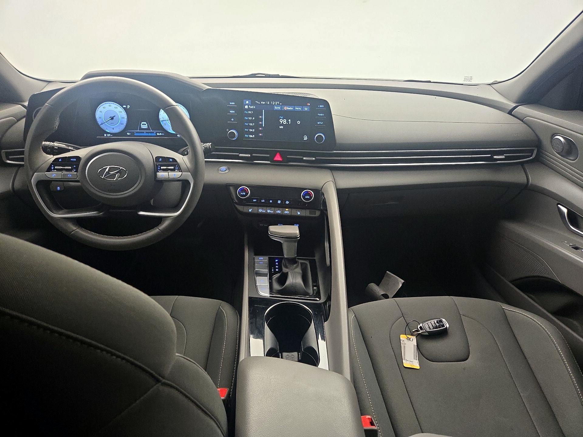 Thumbnail: 2022 Hyundai Elantra - 9