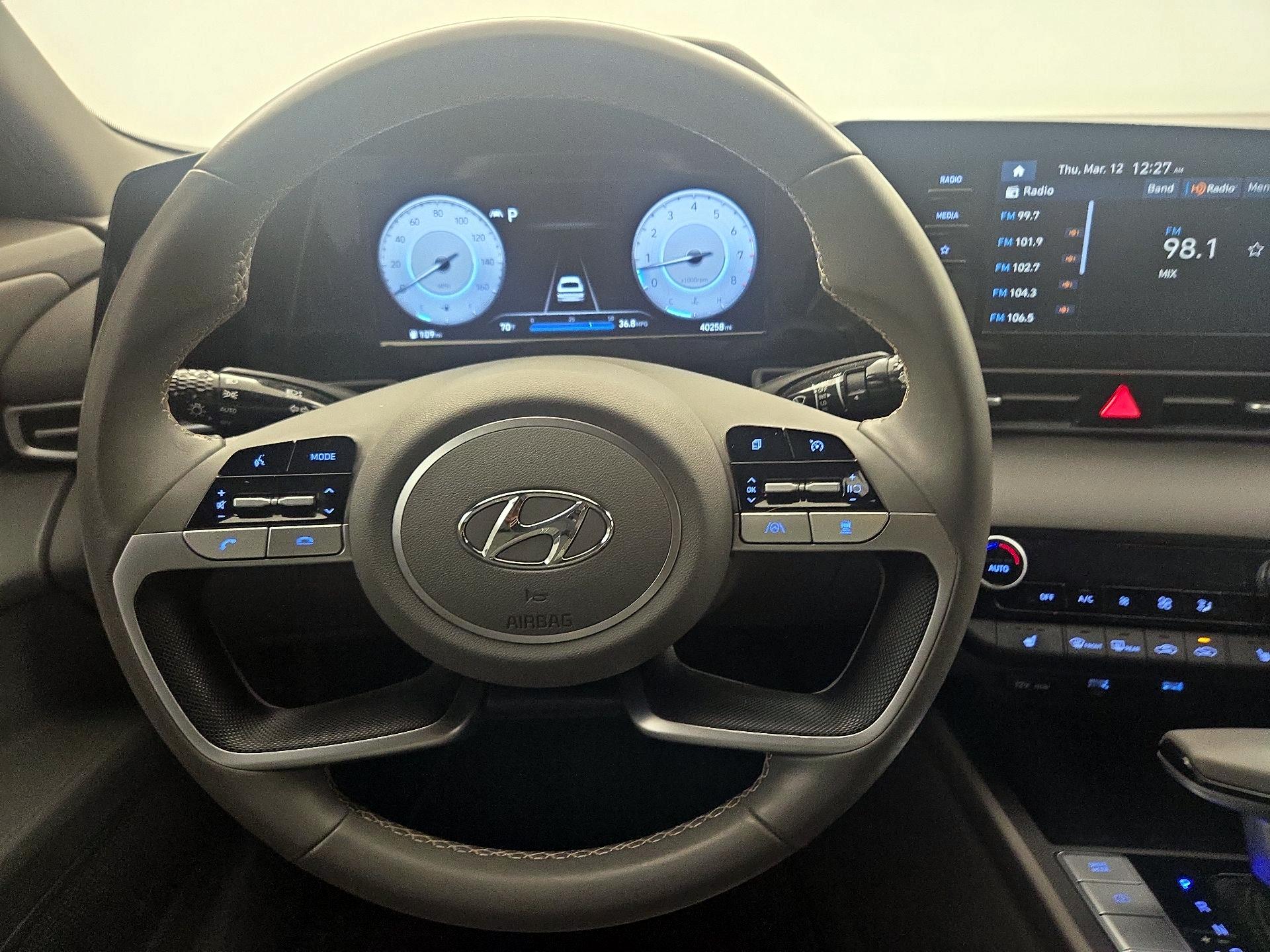 Thumbnail: 2022 Hyundai Elantra - 10