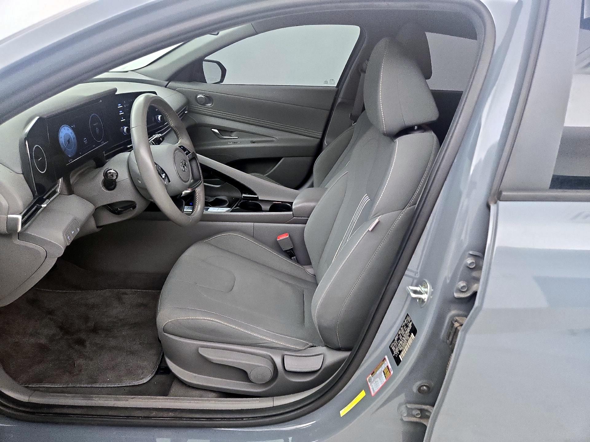 Thumbnail: 2022 Hyundai Elantra - 11