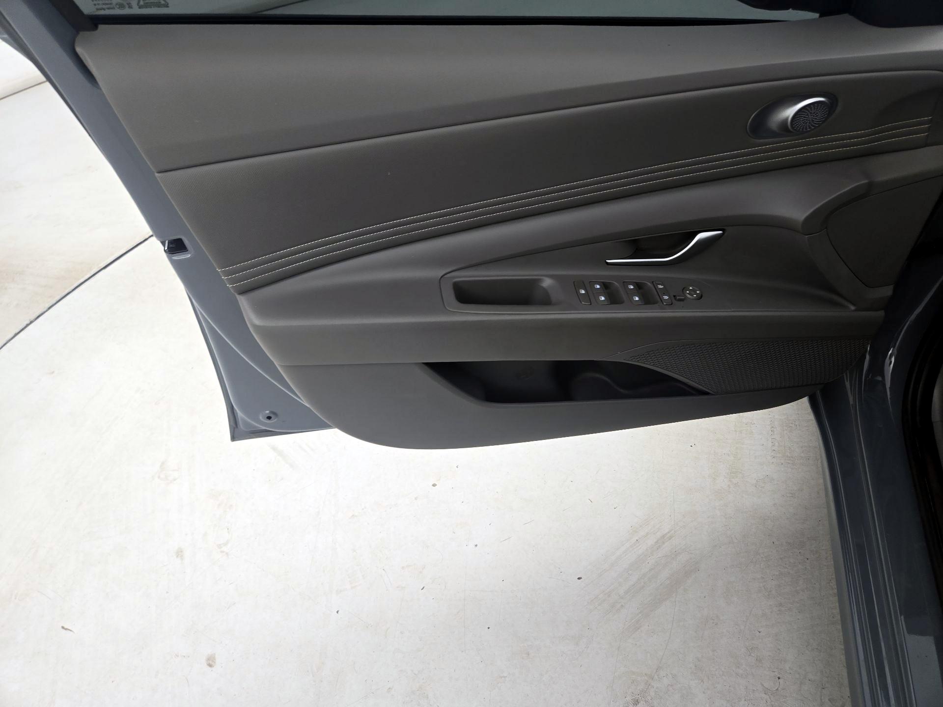 Thumbnail: 2022 Hyundai Elantra - 12