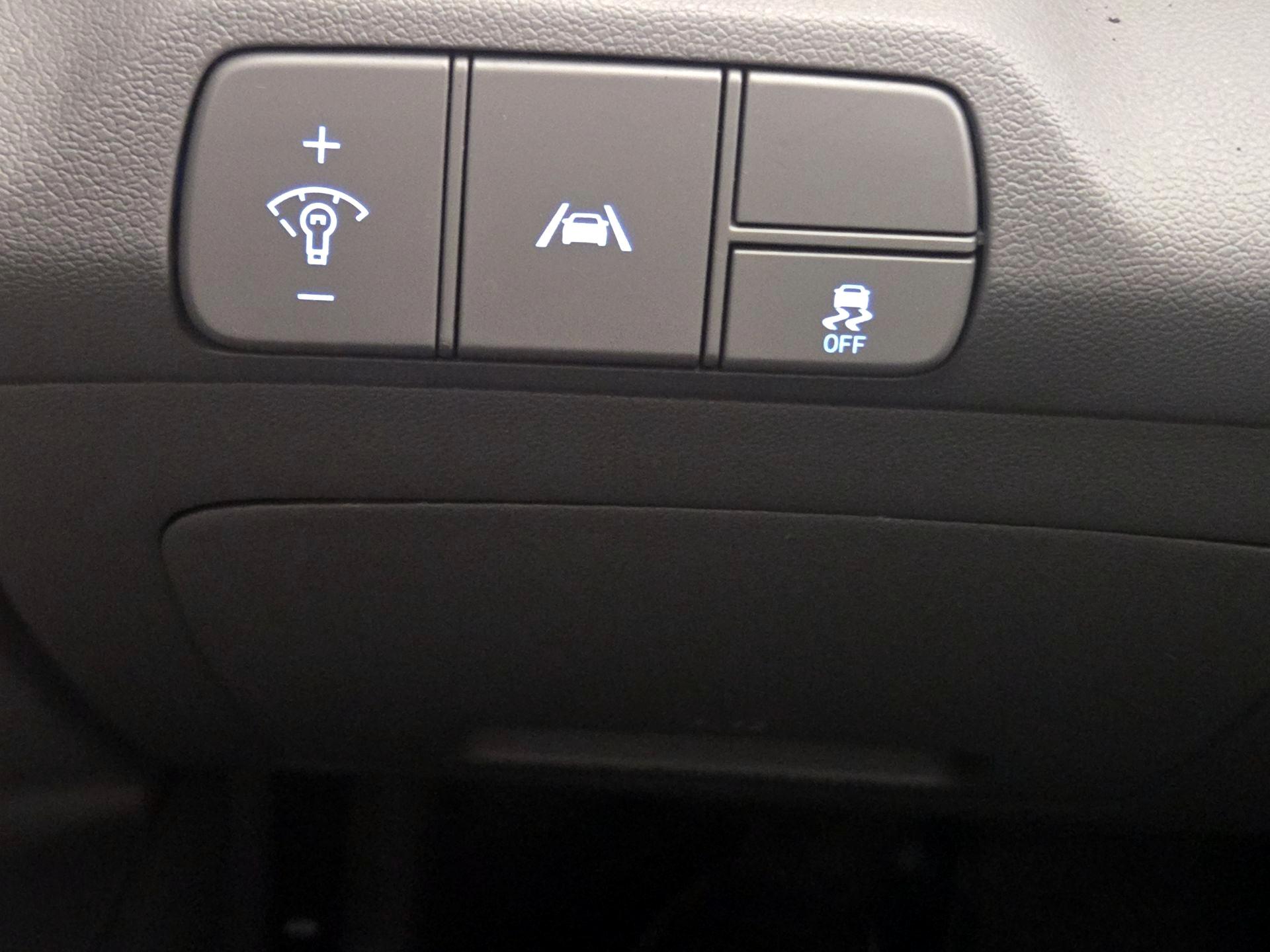 Thumbnail: 2022 Hyundai Elantra - 13