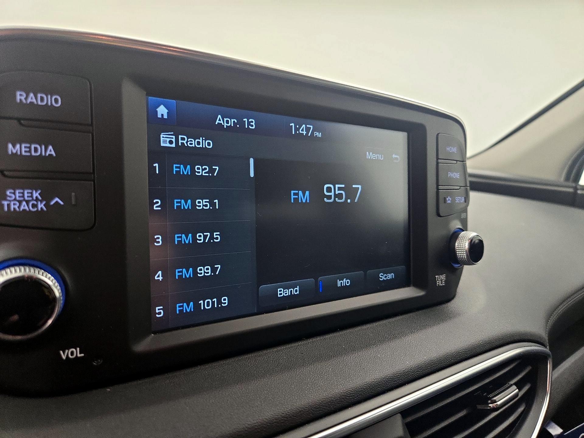 Thumbnail: 2020 Hyundai Santa Fe - 15