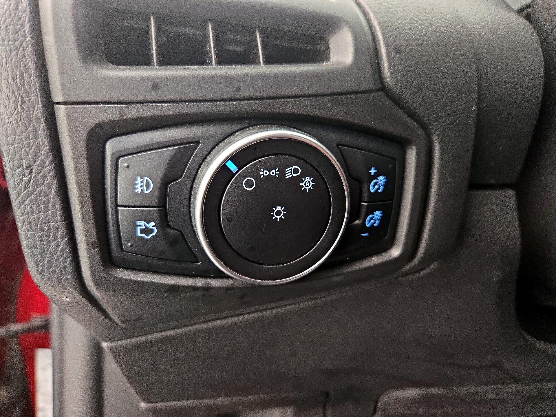 Thumbnail: 2015 Ford Focus - 13