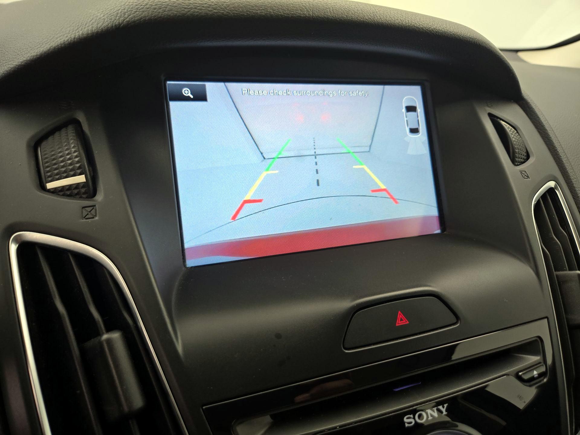 Thumbnail: 2015 Ford Focus - 15