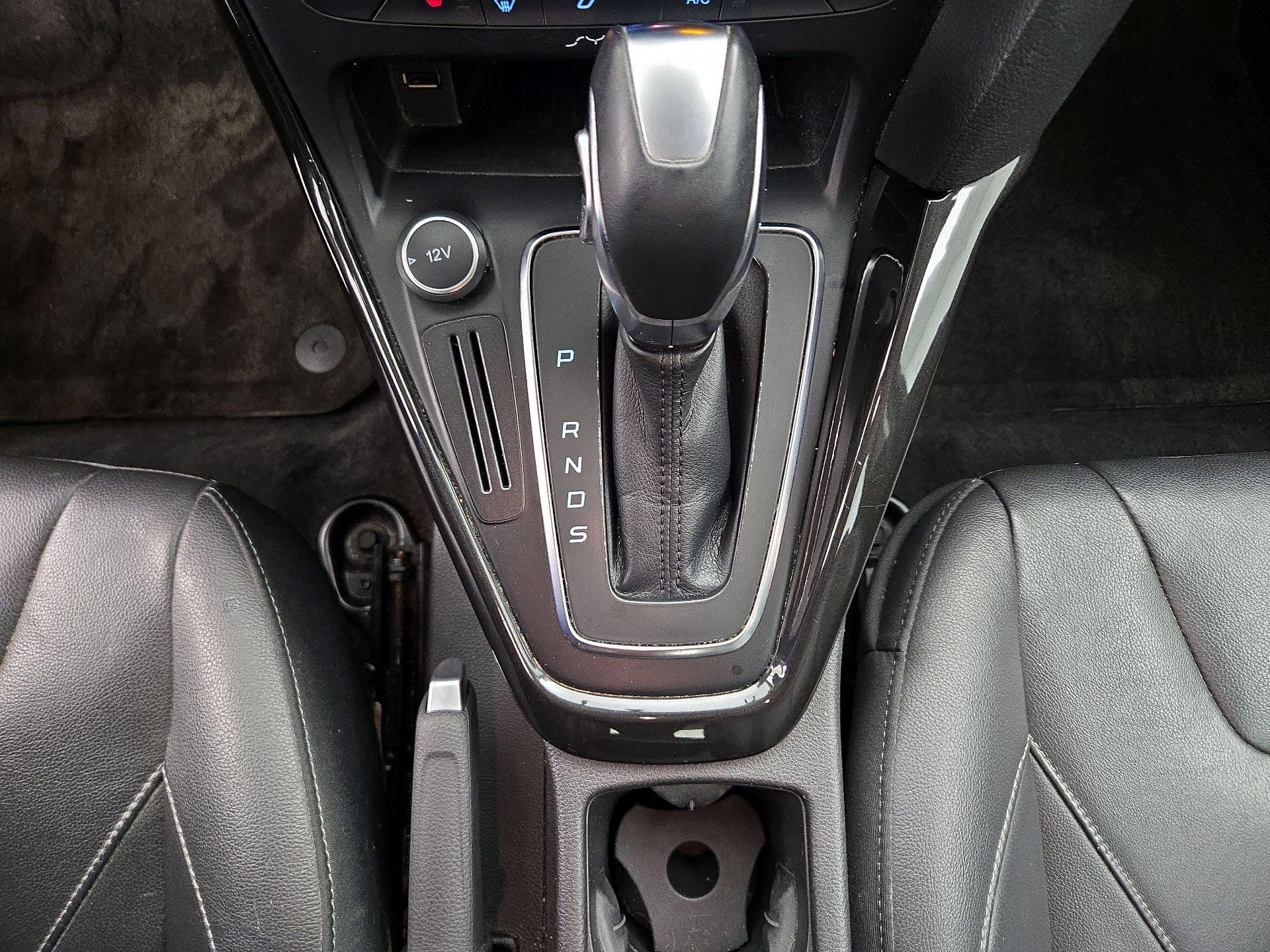 Thumbnail: 2015 Ford Focus - 18