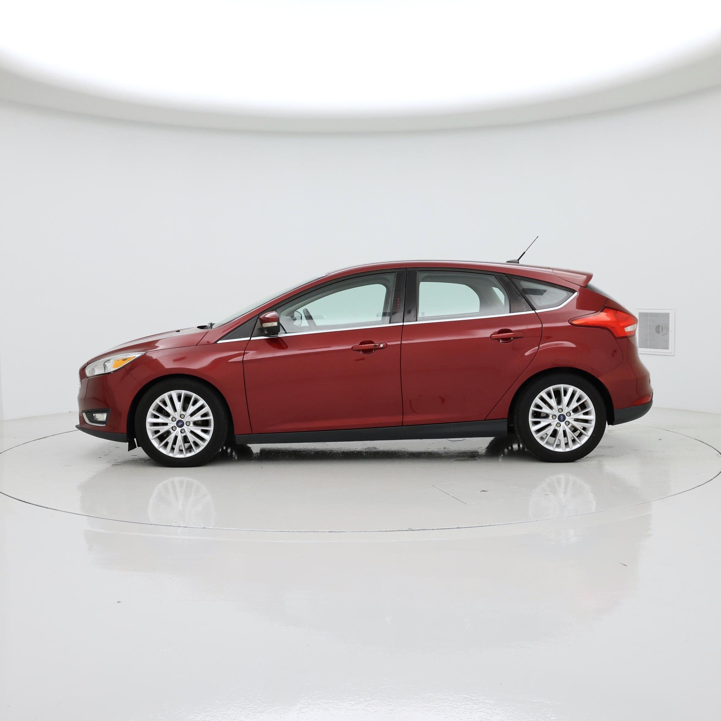Thumbnail: 2015 Ford Focus - 3