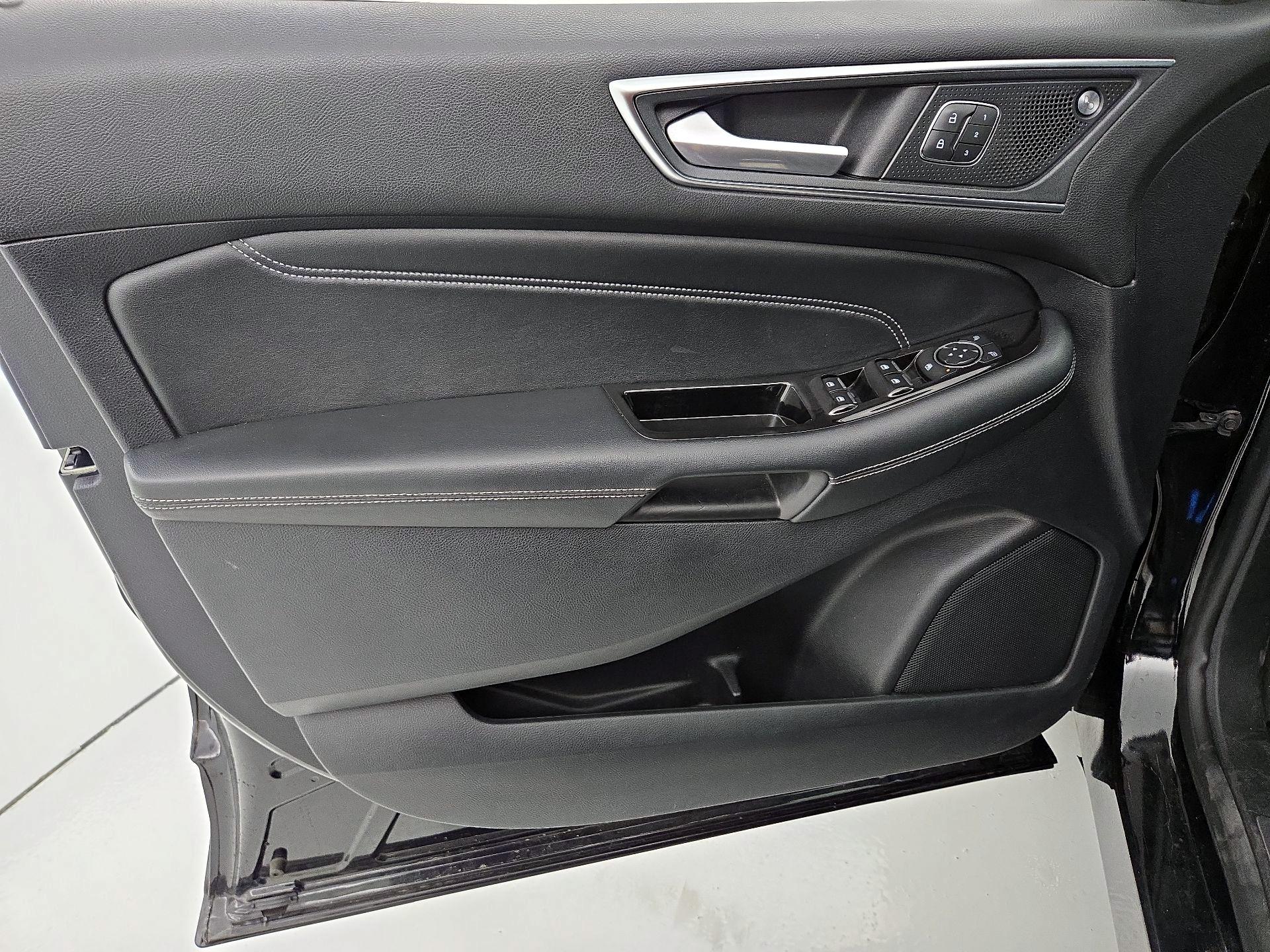 Thumbnail: 2020 Ford Edge - 12