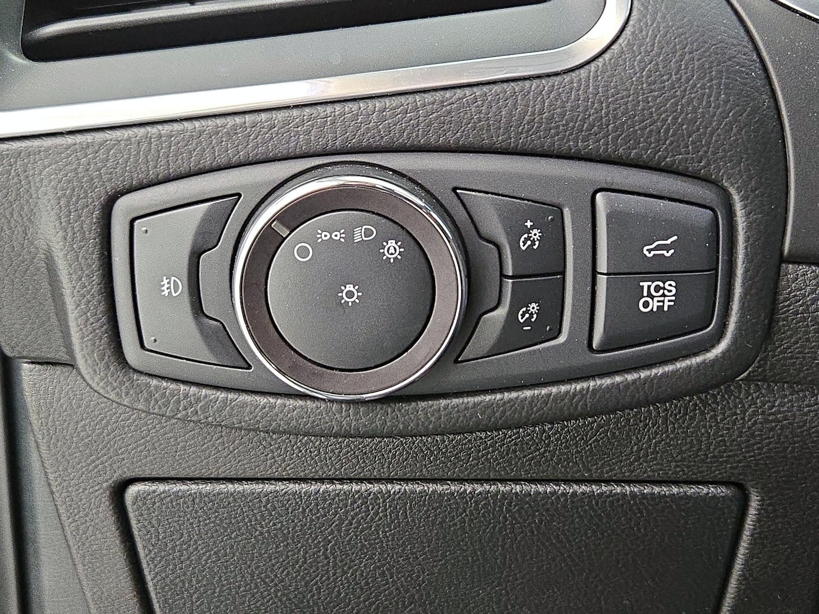 2020 Ford Edge Titanium - Photo 14