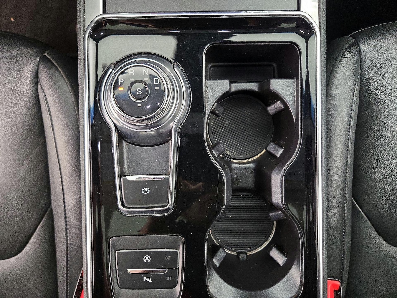 2020 Ford Edge Titanium - Photo 19