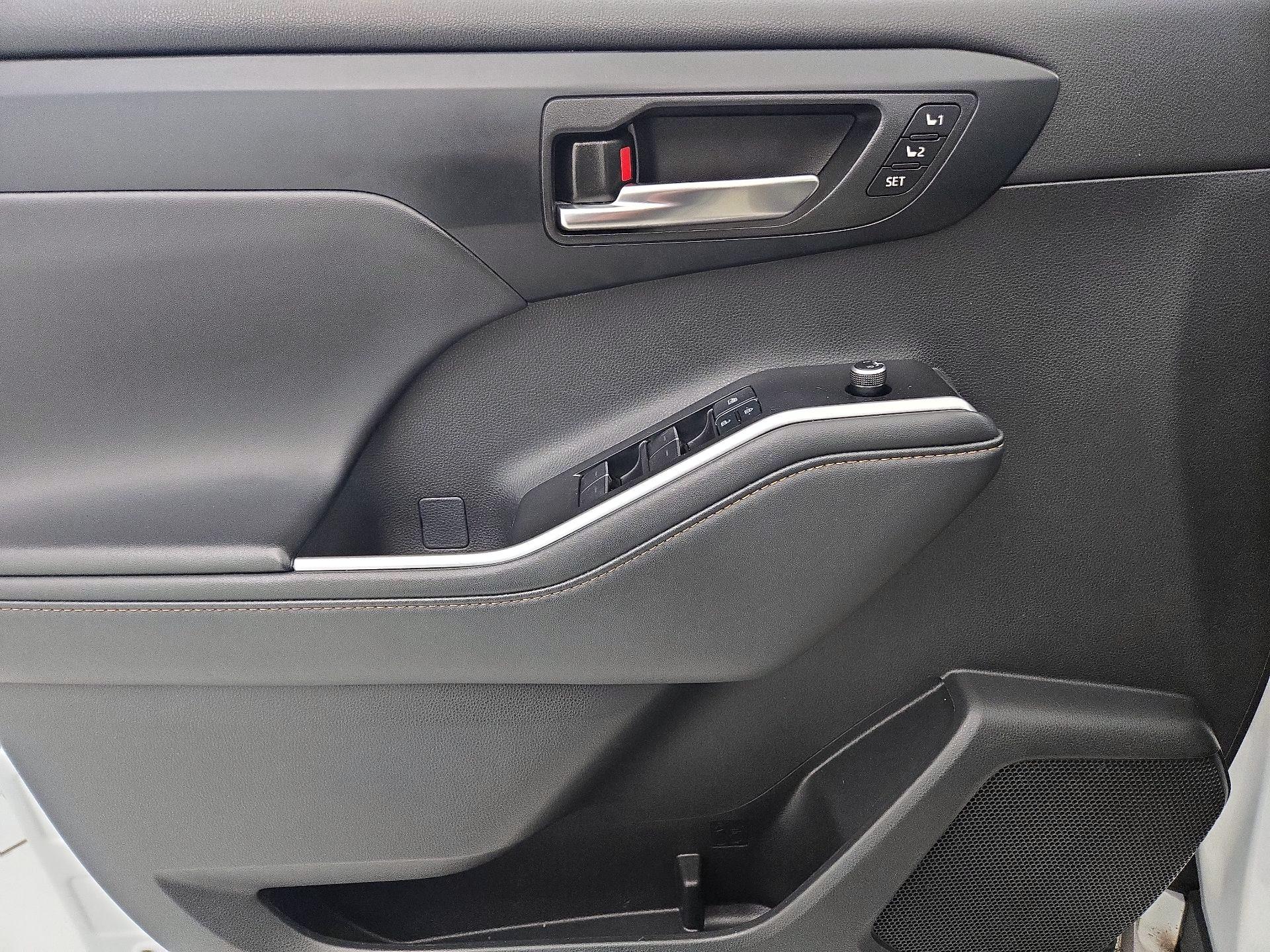 Thumbnail: 2022 Toyota Highlander - 12