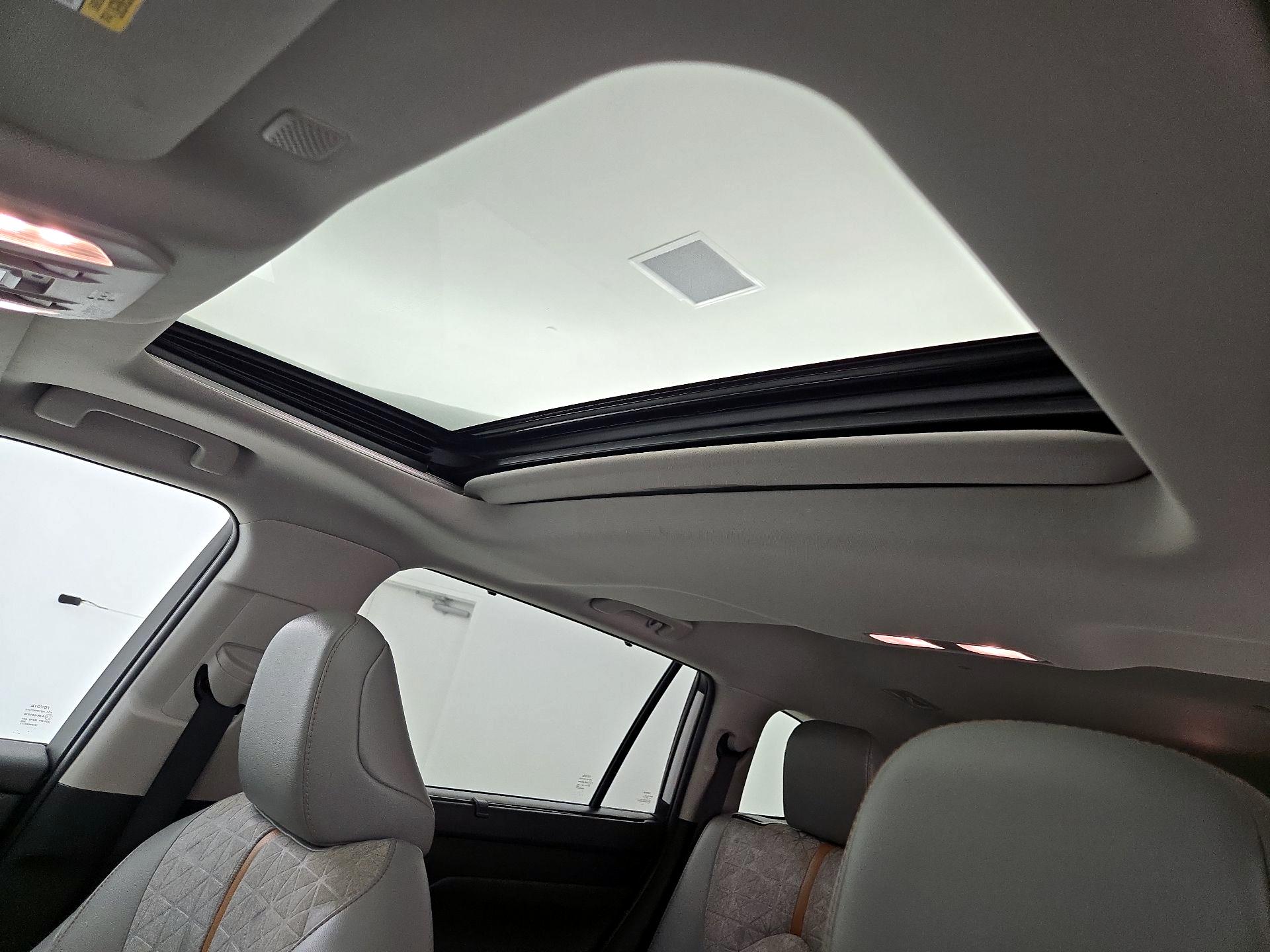 Thumbnail: 2022 Toyota Highlander - 19