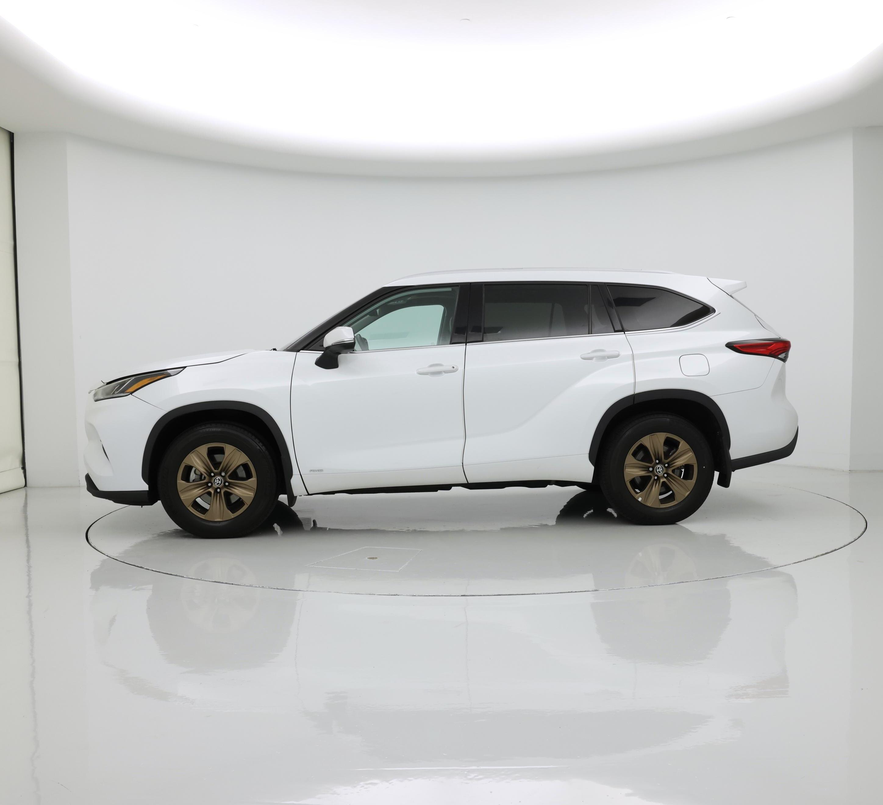 Thumbnail: 2022 Toyota Highlander - 3