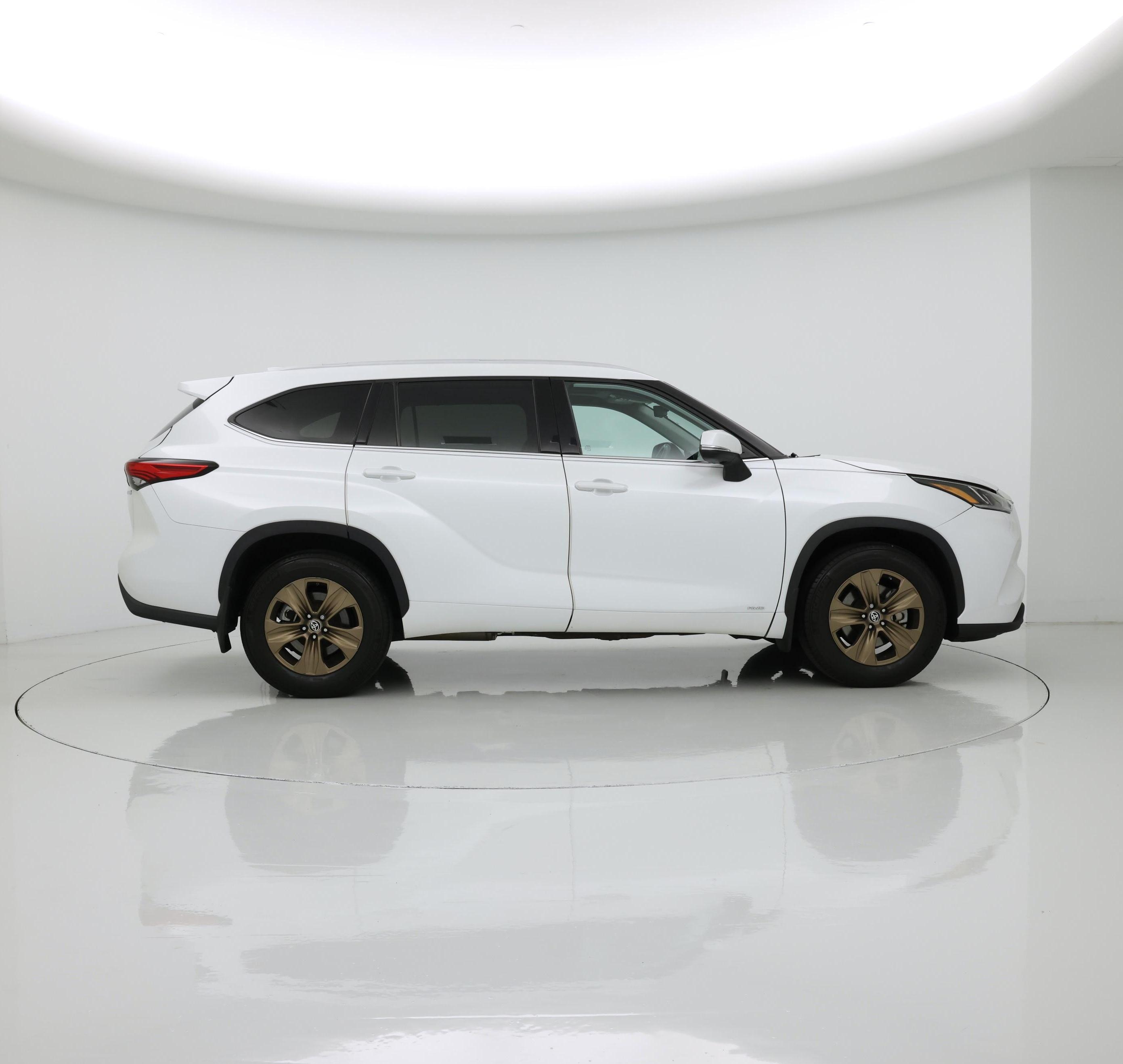Thumbnail: 2022 Toyota Highlander - 7