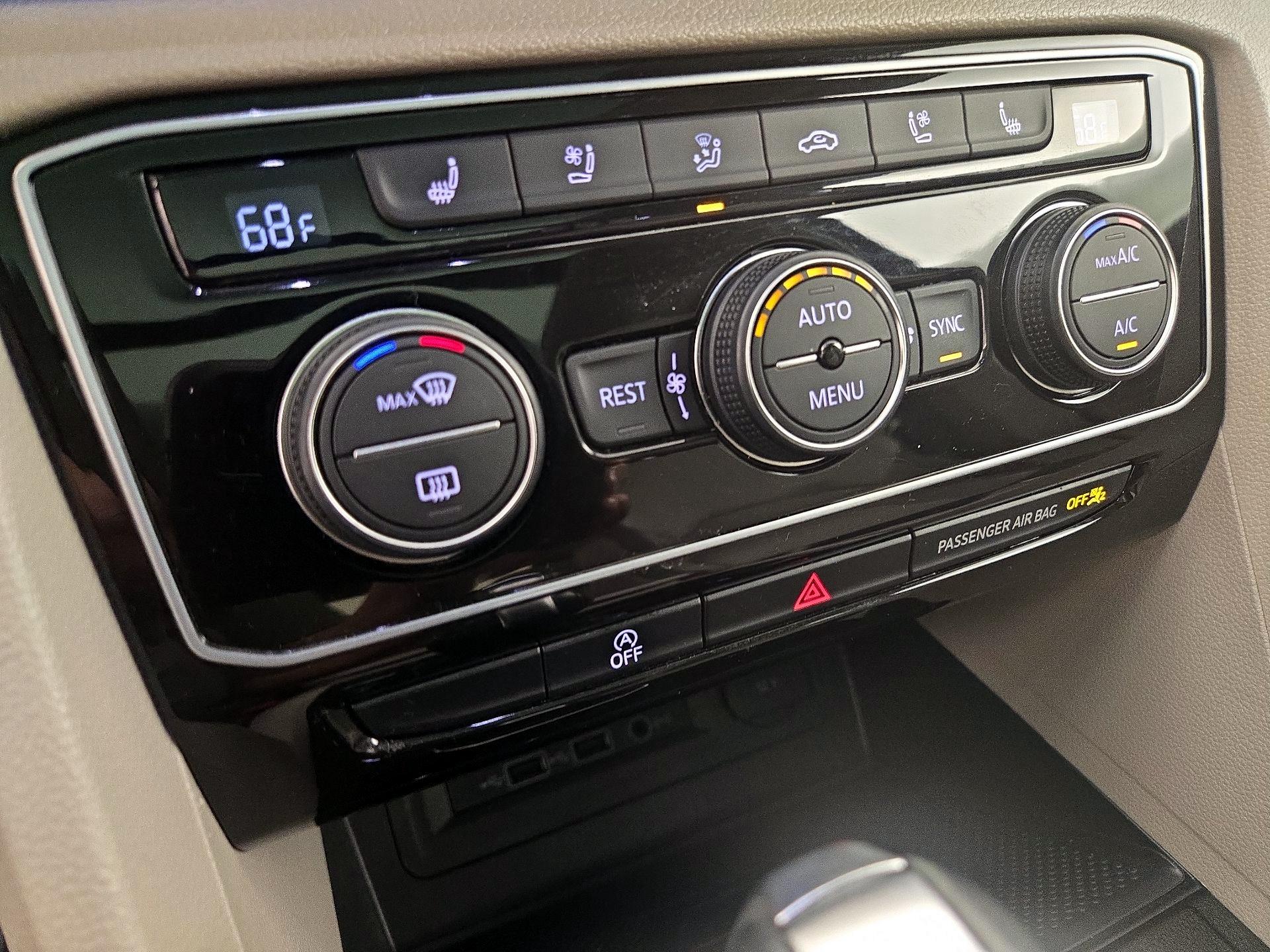 Thumbnail: 2021 Volkswagen Atlas - 17