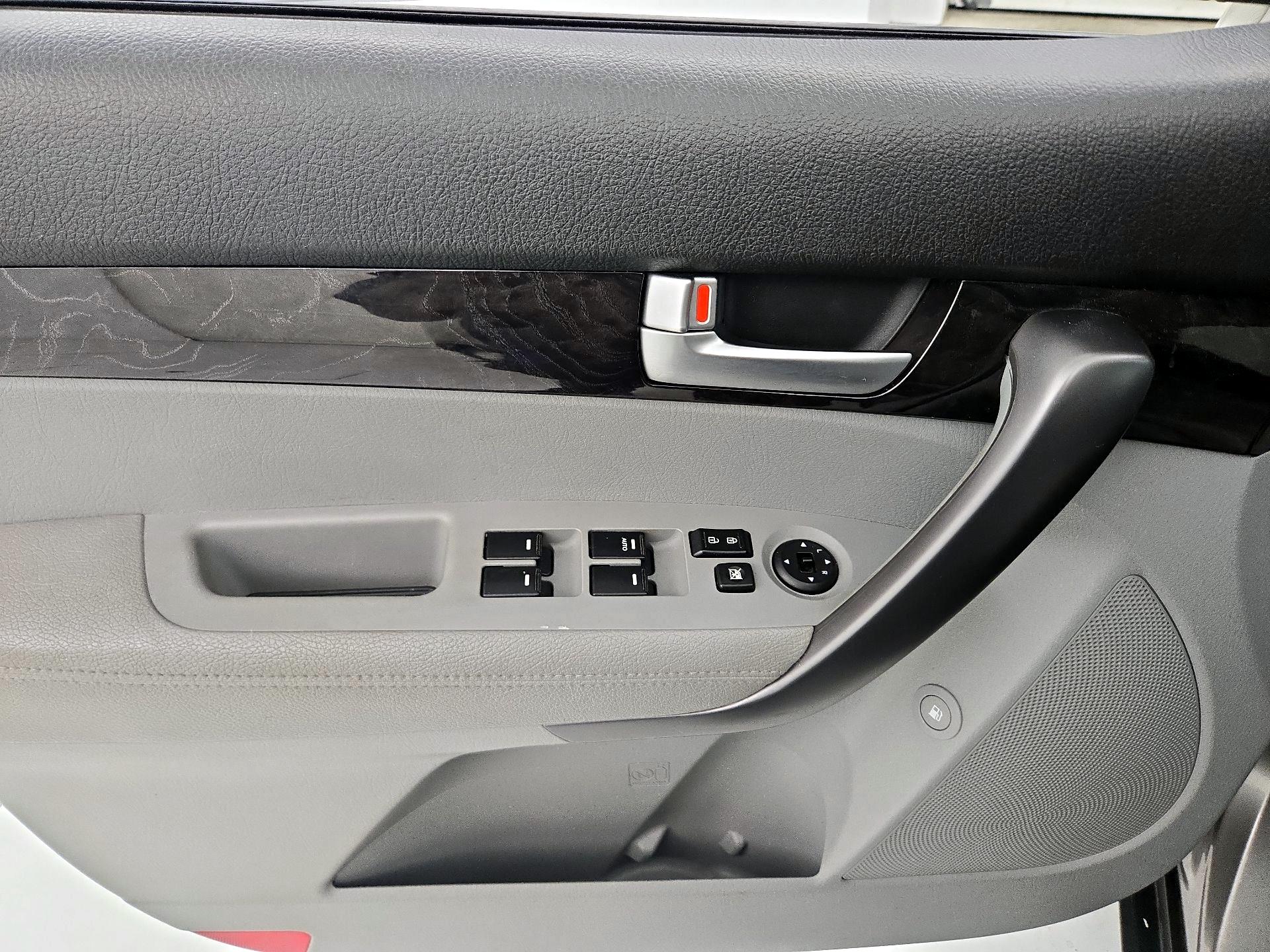 Thumbnail: 2014 Kia Sorento - 12