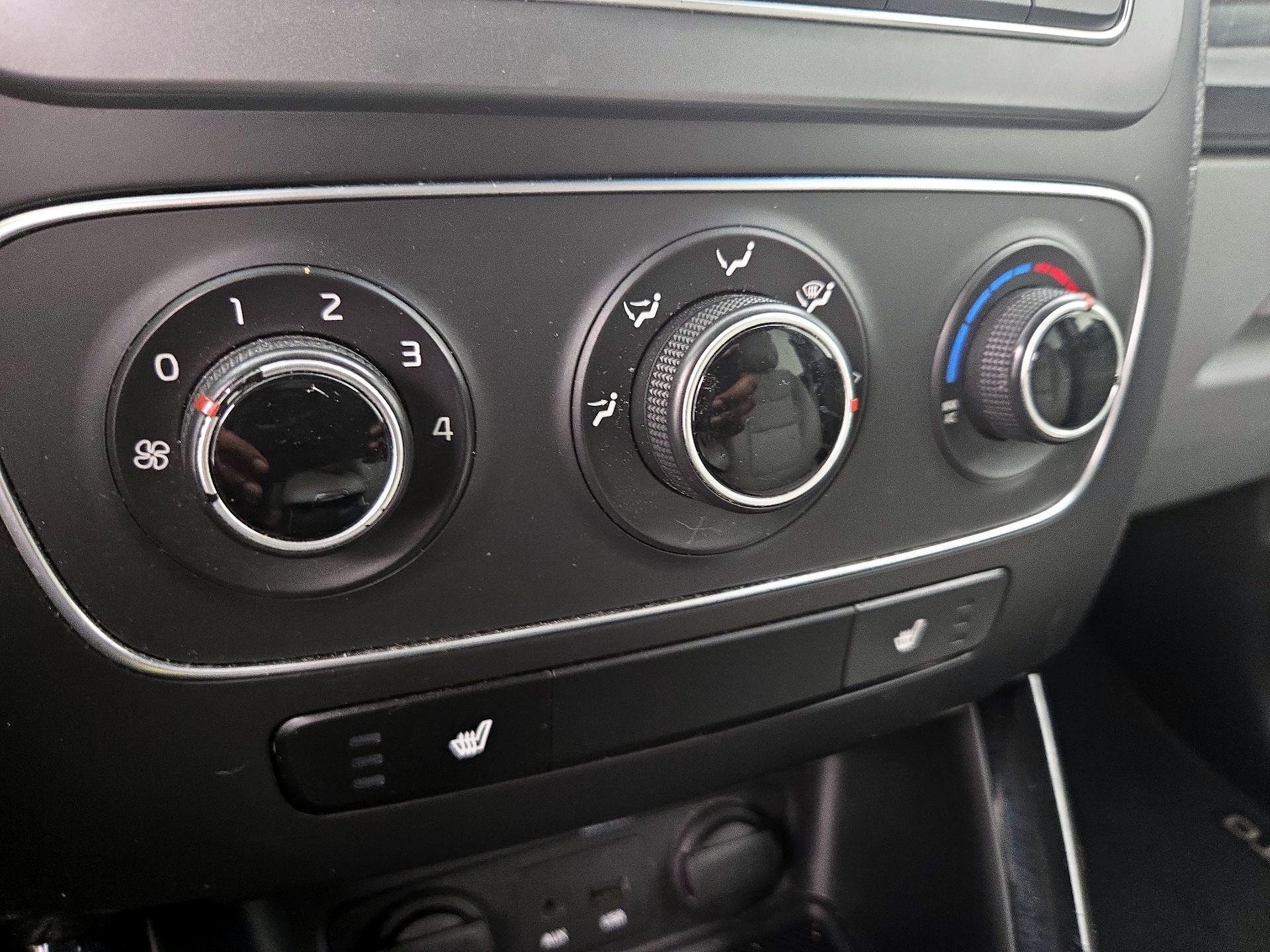 Thumbnail: 2014 Kia Sorento - 16