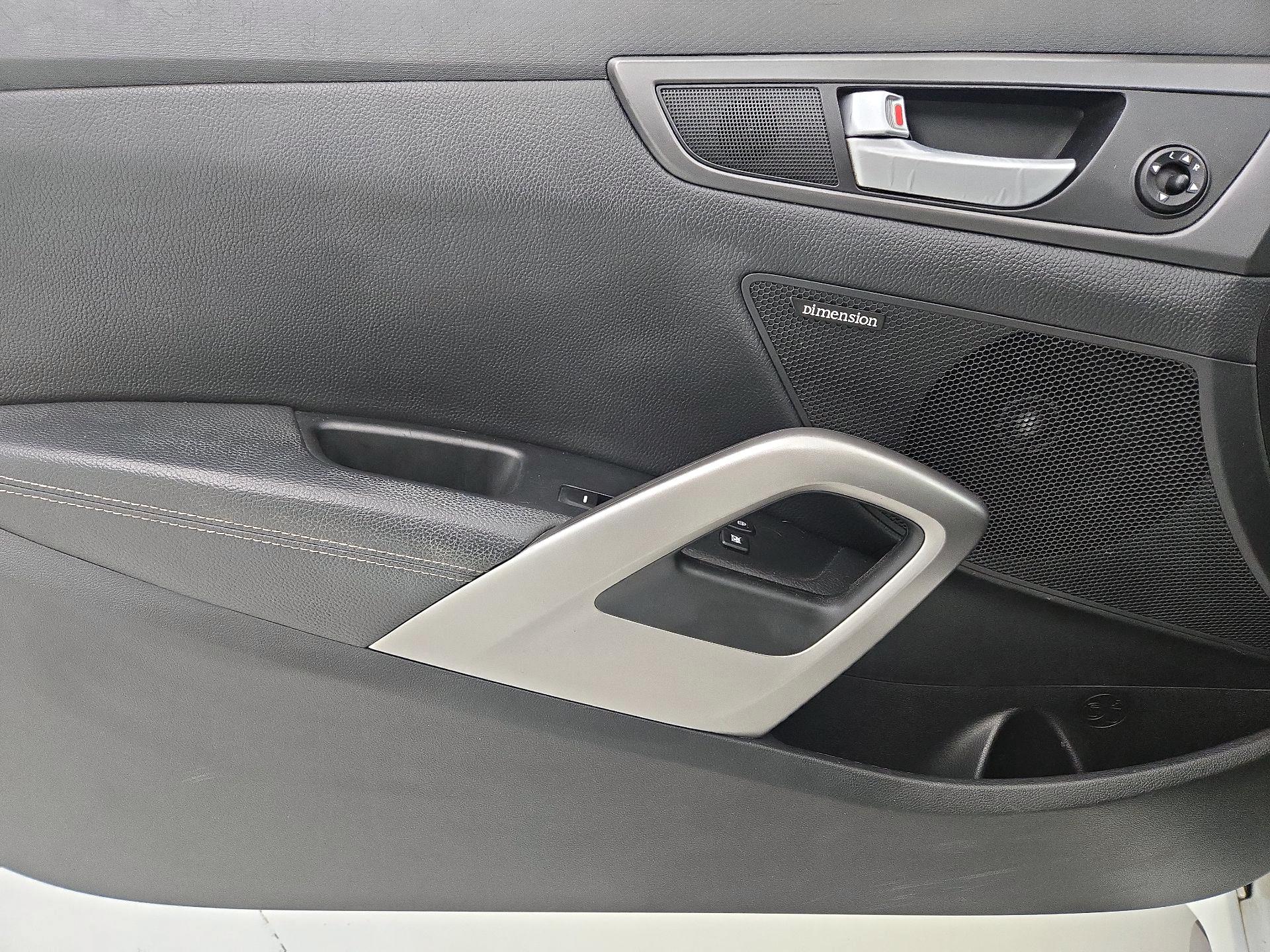 Thumbnail: 2016 Hyundai Veloster - 12