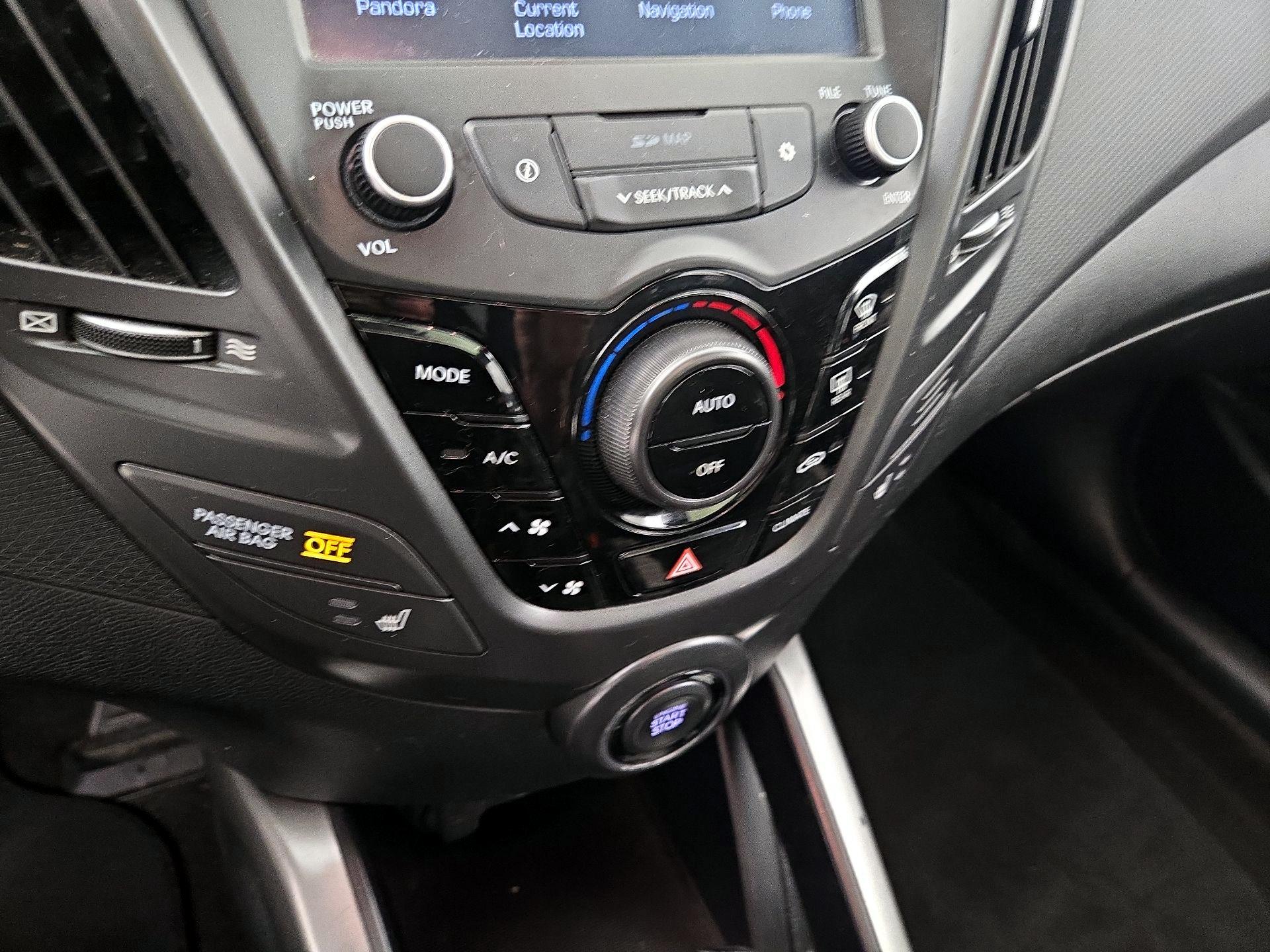 Thumbnail: 2016 Hyundai Veloster - 17