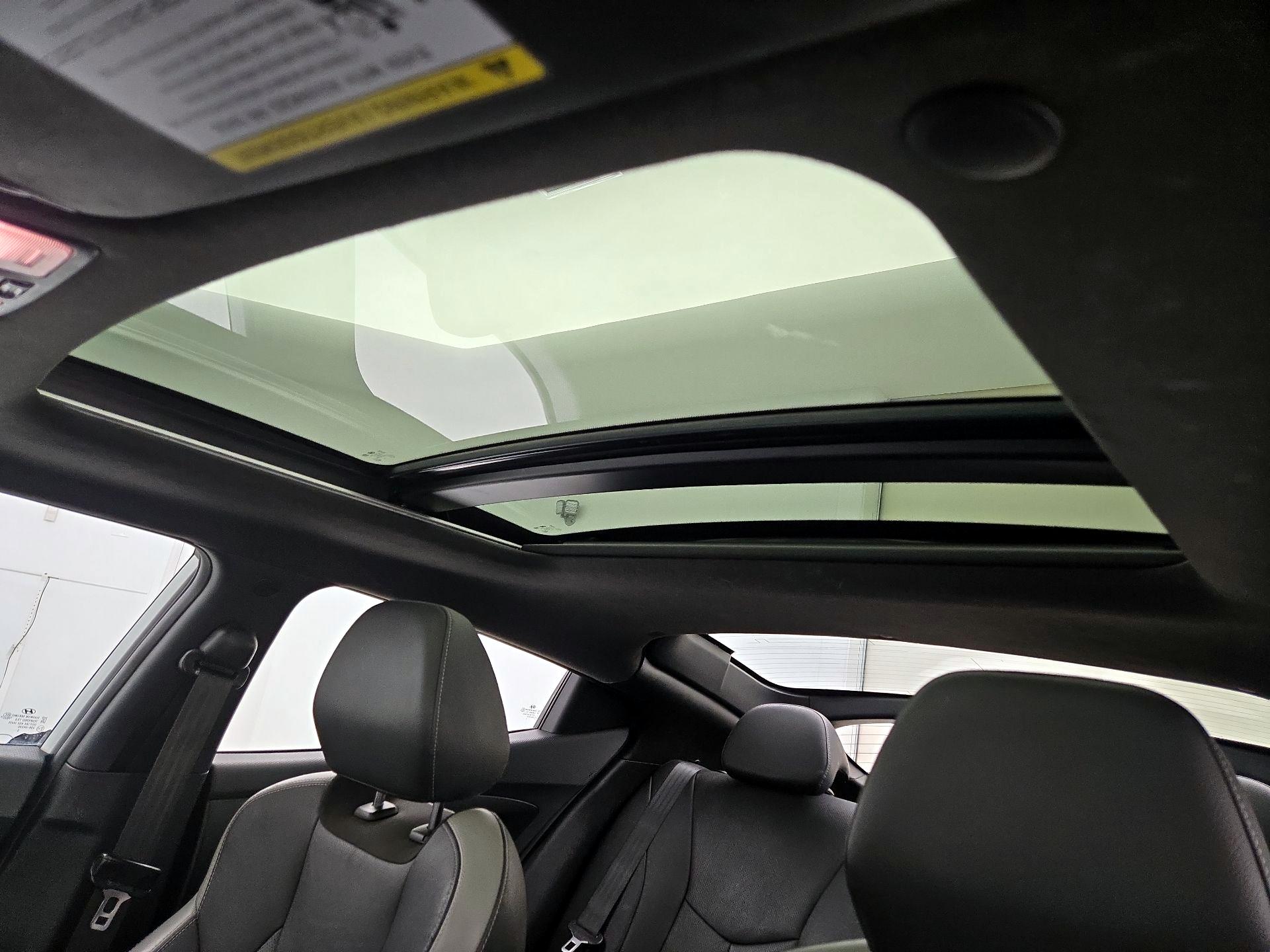 Thumbnail: 2016 Hyundai Veloster - 20