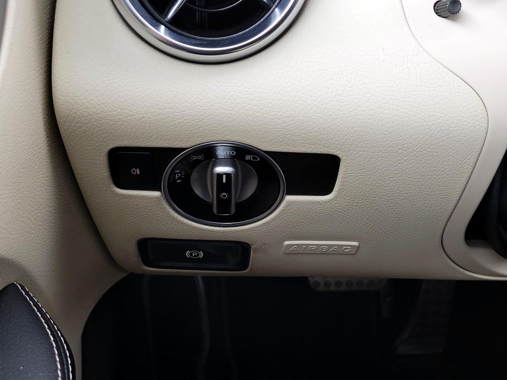 Thumbnail: 2016 Mercedes-Benz SLK - 13