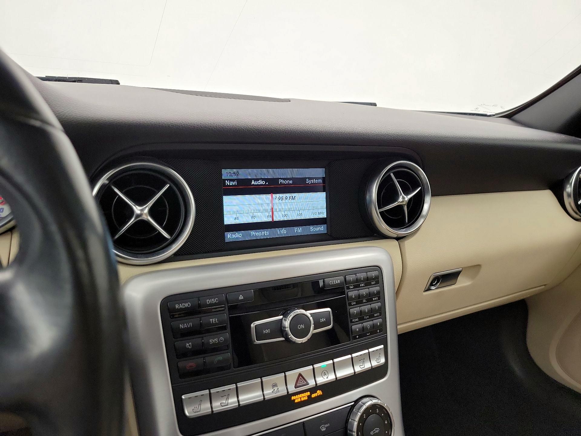 Thumbnail: 2016 Mercedes-Benz SLK - 15