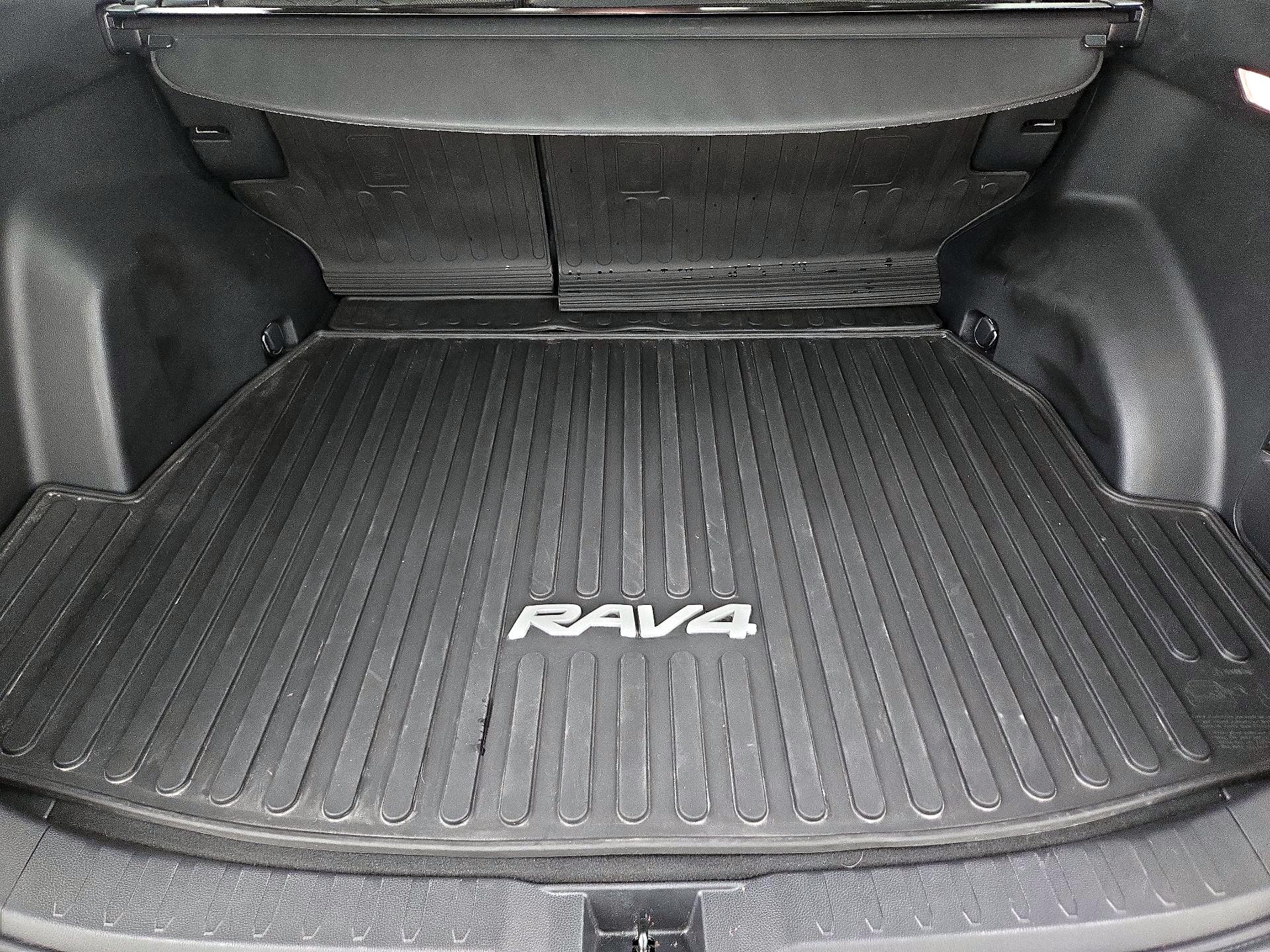 Thumbnail: 2021 Toyota RAV4 - 20