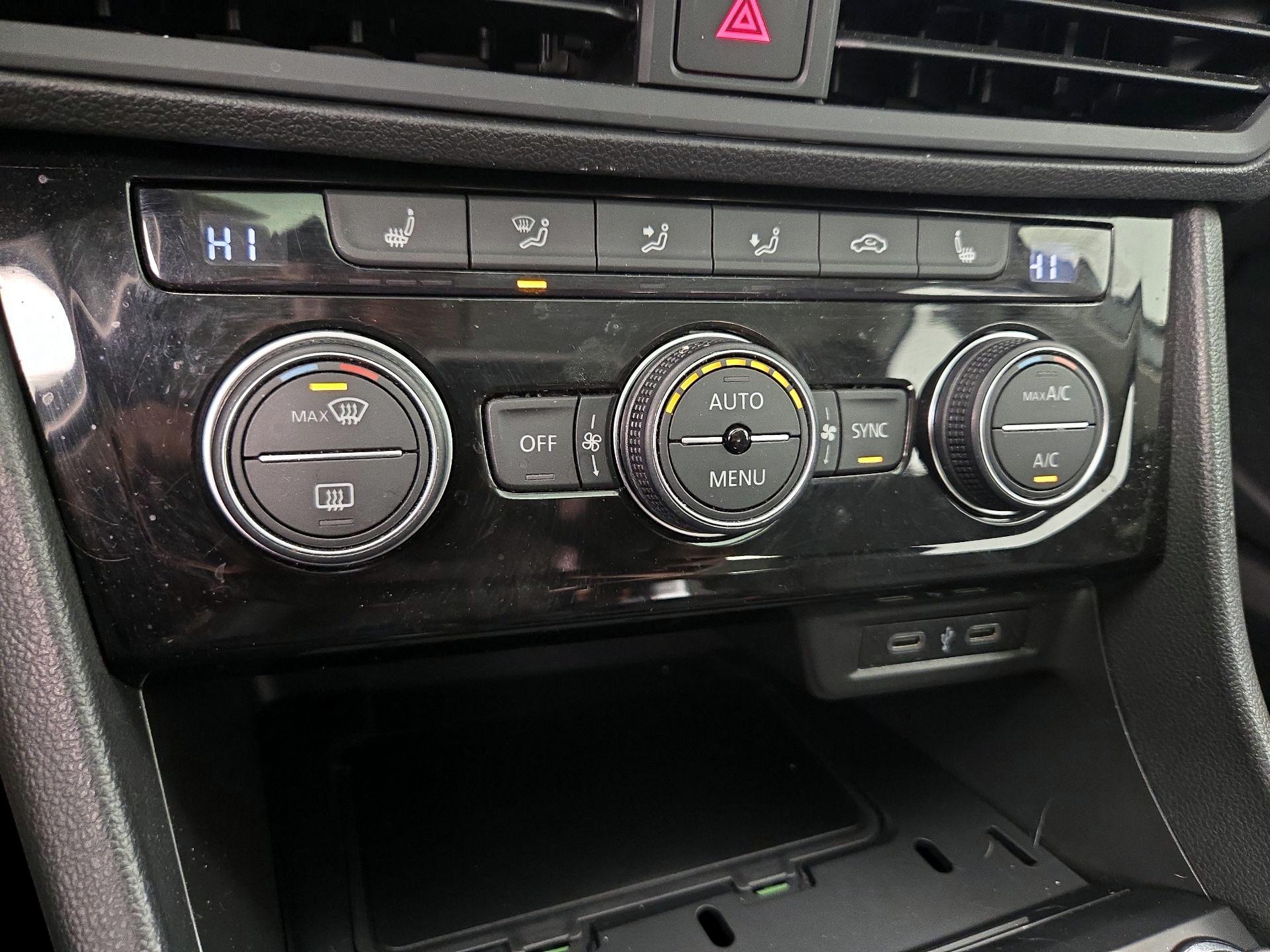 Thumbnail: 2020 Volkswagen Jetta - 16