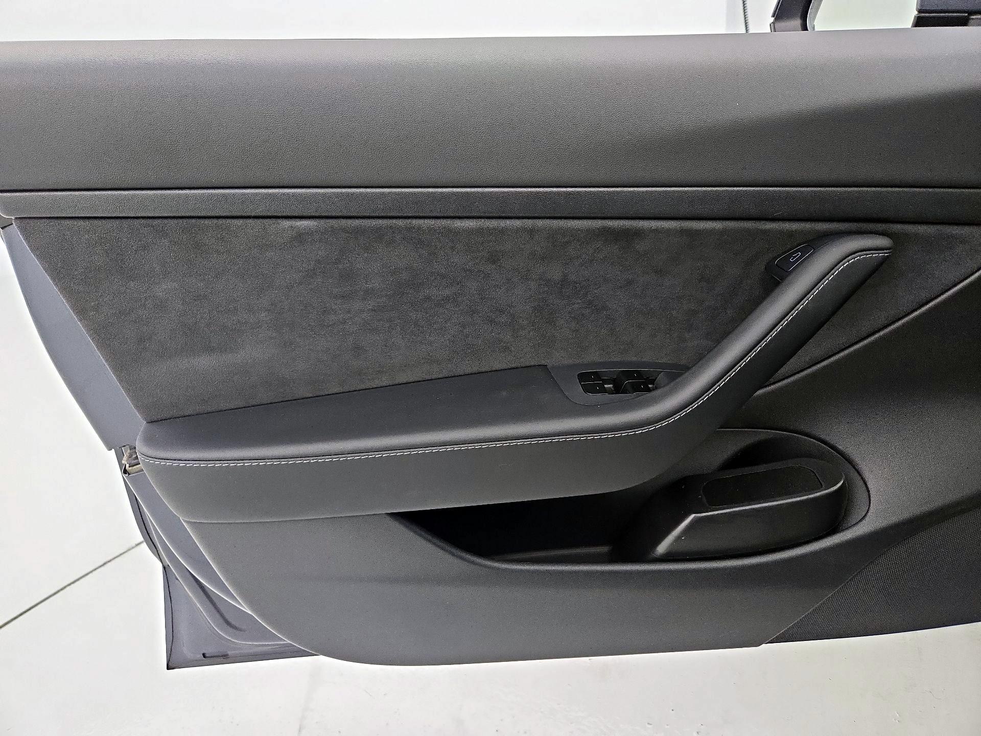 Thumbnail: 2021 Tesla Model 3 - 12