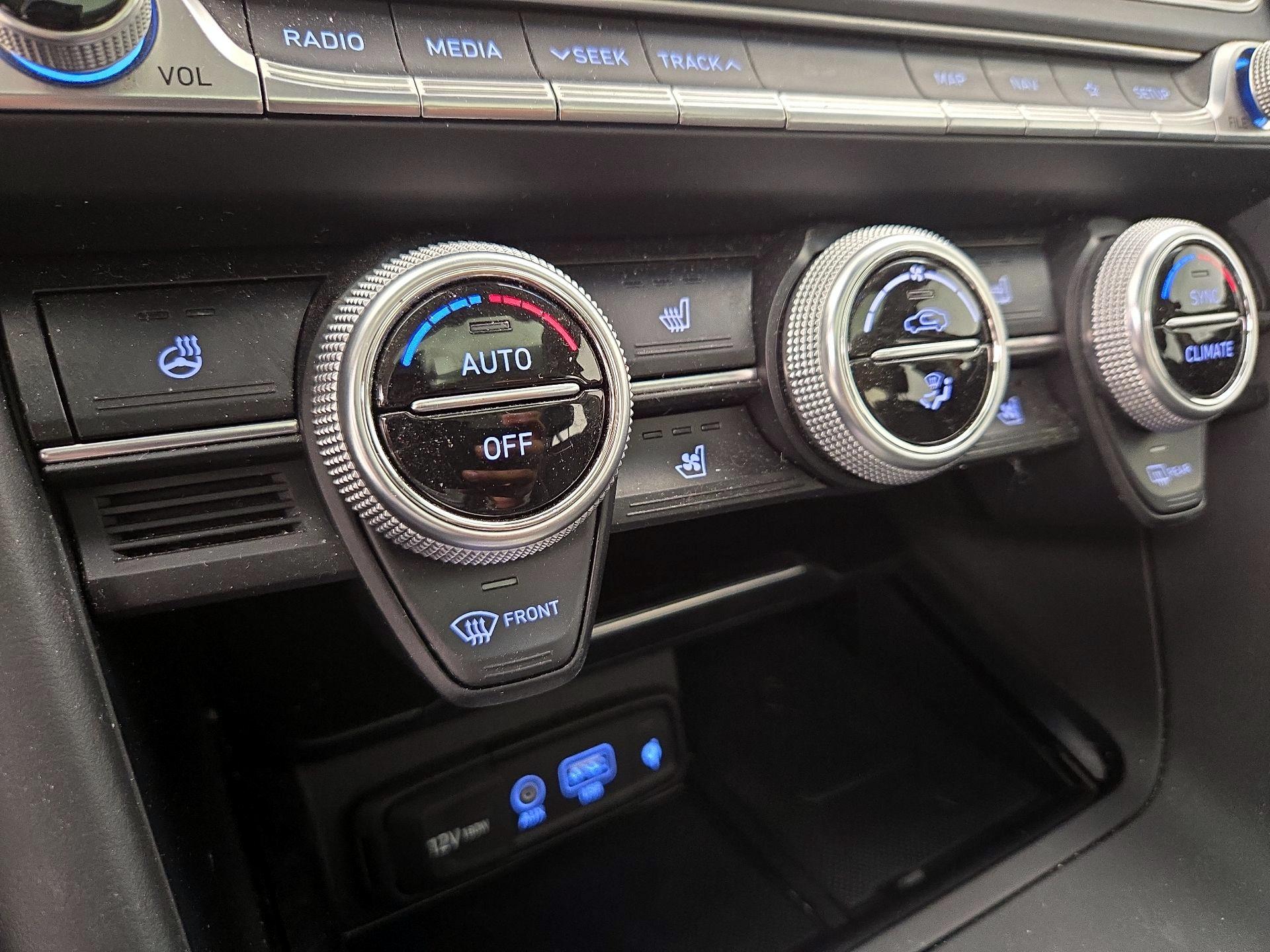 Thumbnail: 2020 Genesis G70 - 17