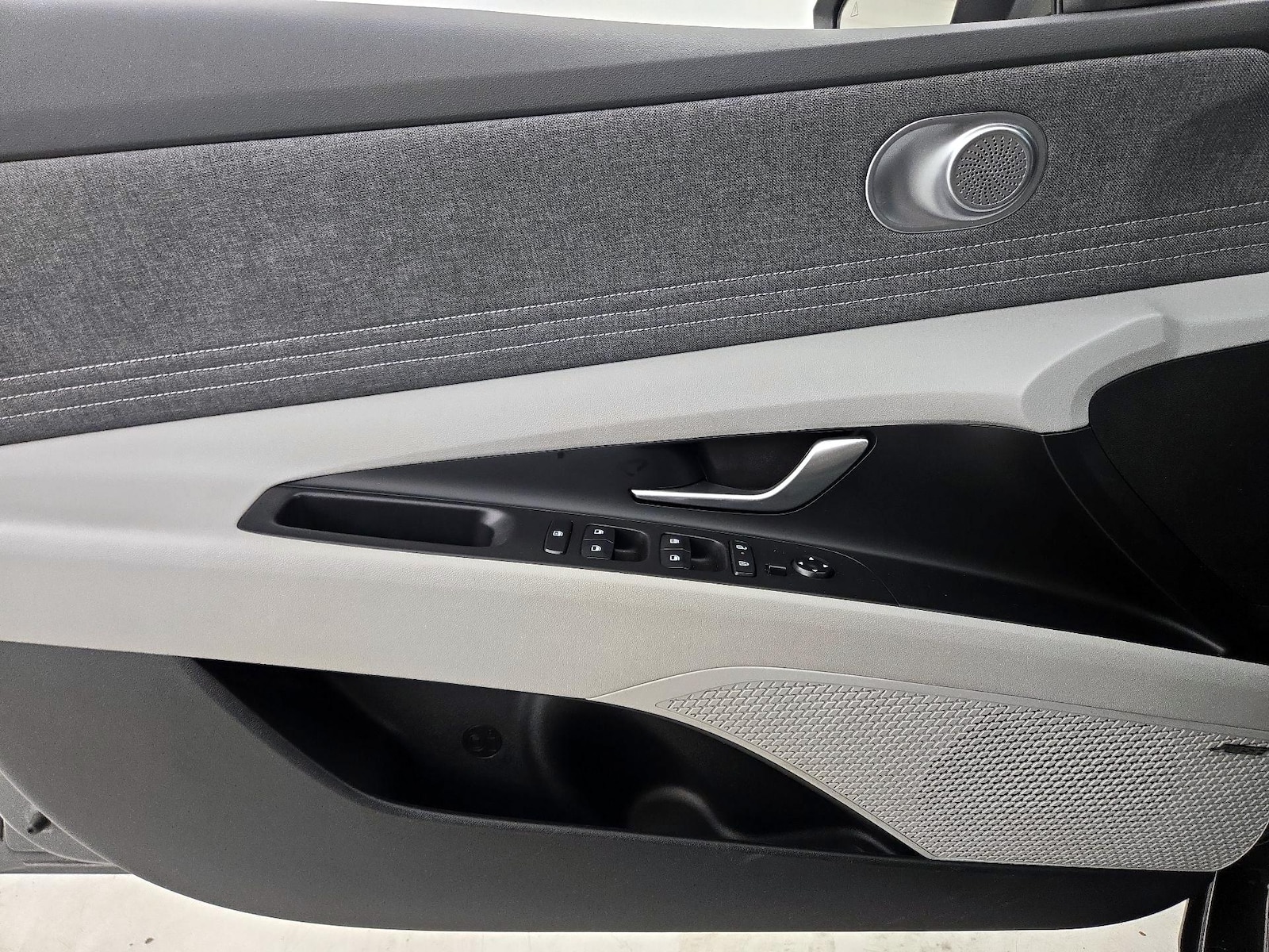 2024 Hyundai Elantra Limited - Photo 13