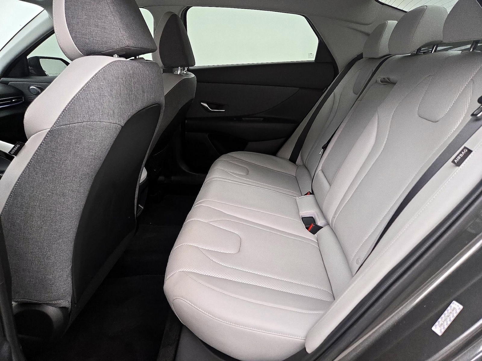 2024 Hyundai Elantra Limited - Photo 22