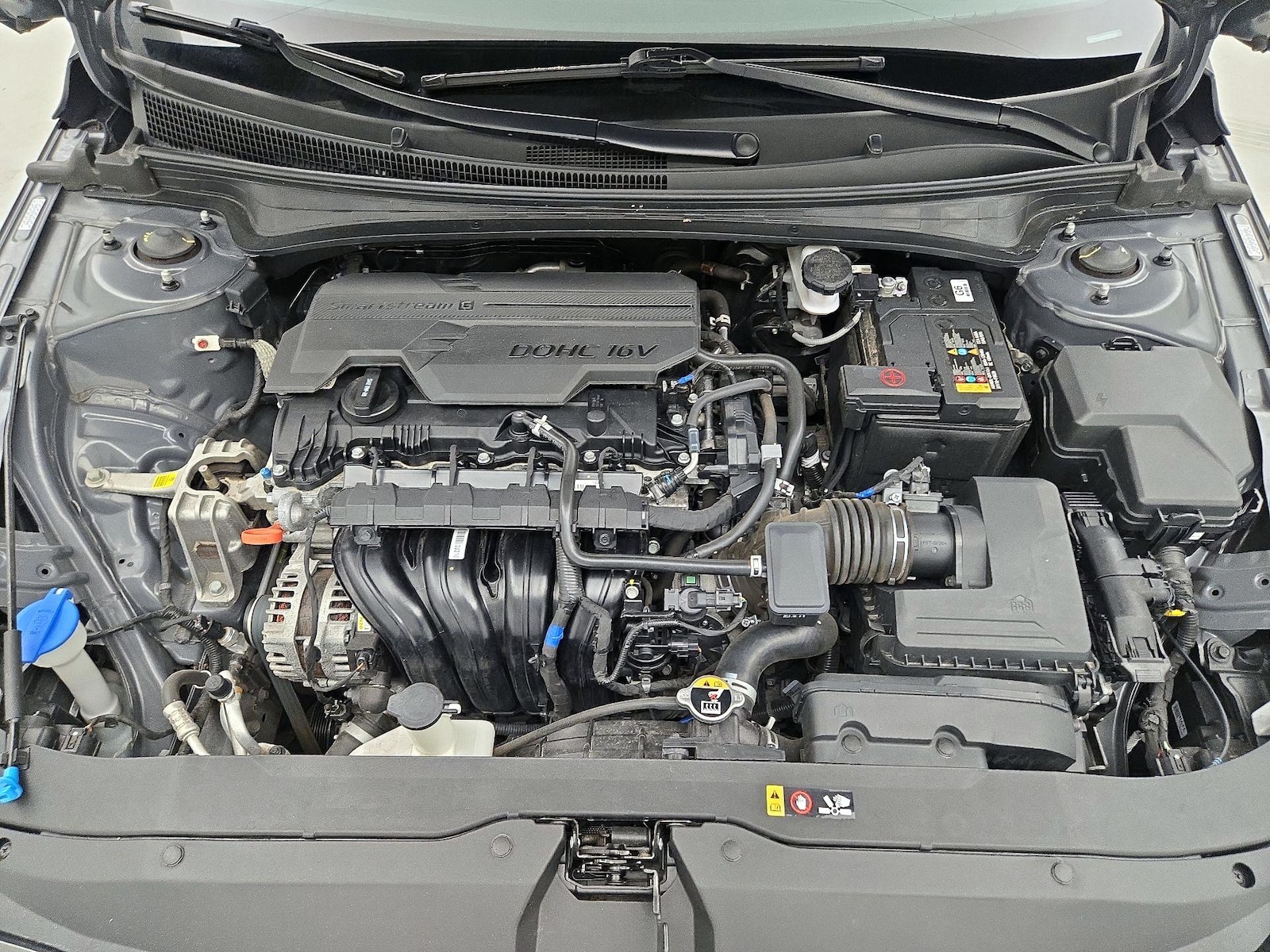 2024 Hyundai Elantra Limited - Photo 24