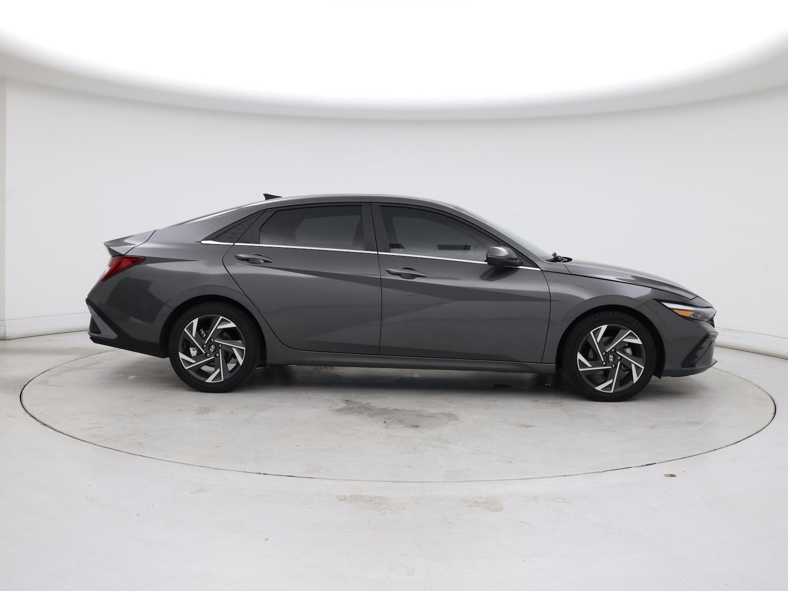 2024 Hyundai Elantra Limited - Photo 8