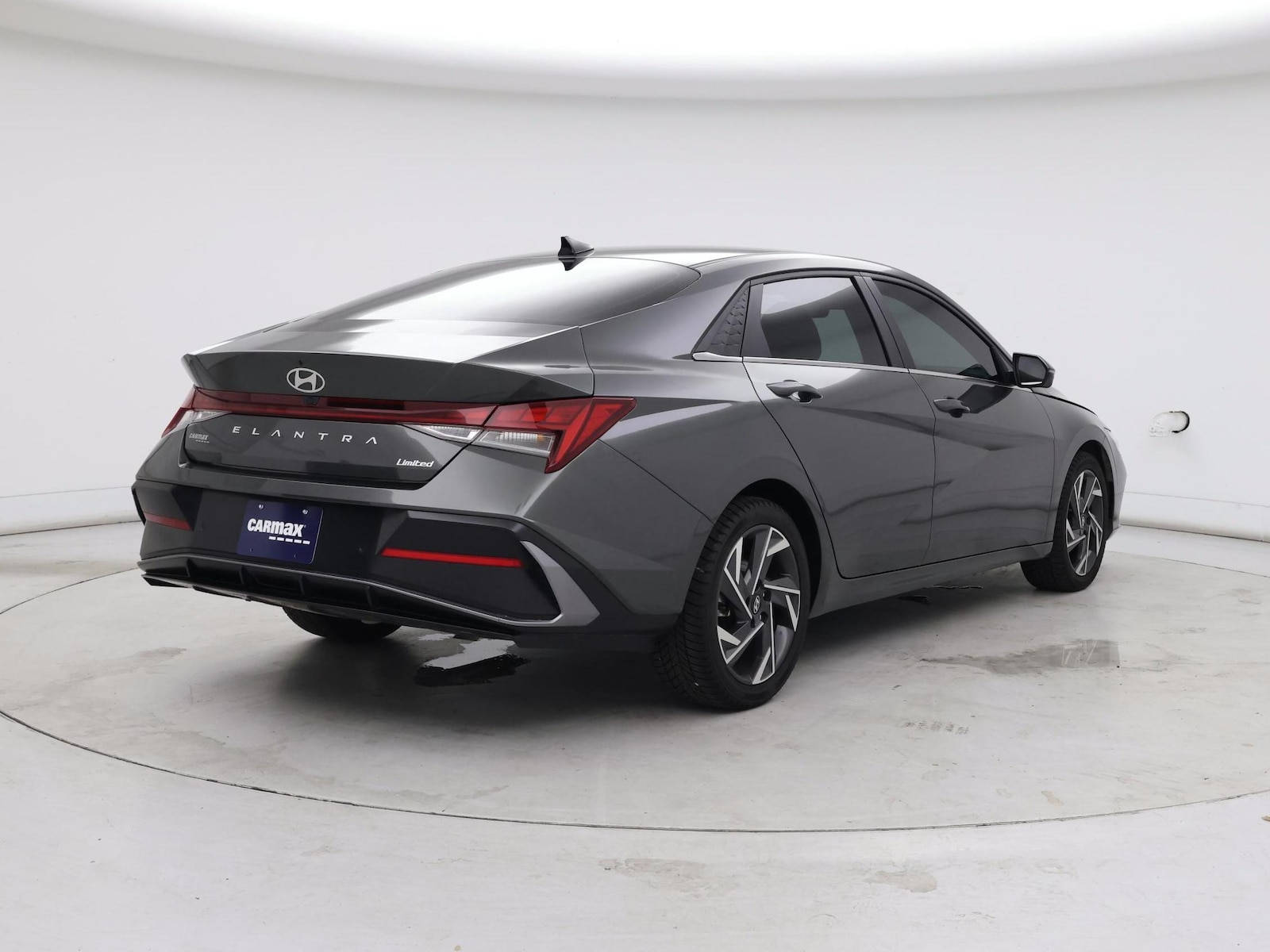 2024 Hyundai Elantra Limited - Photo 9