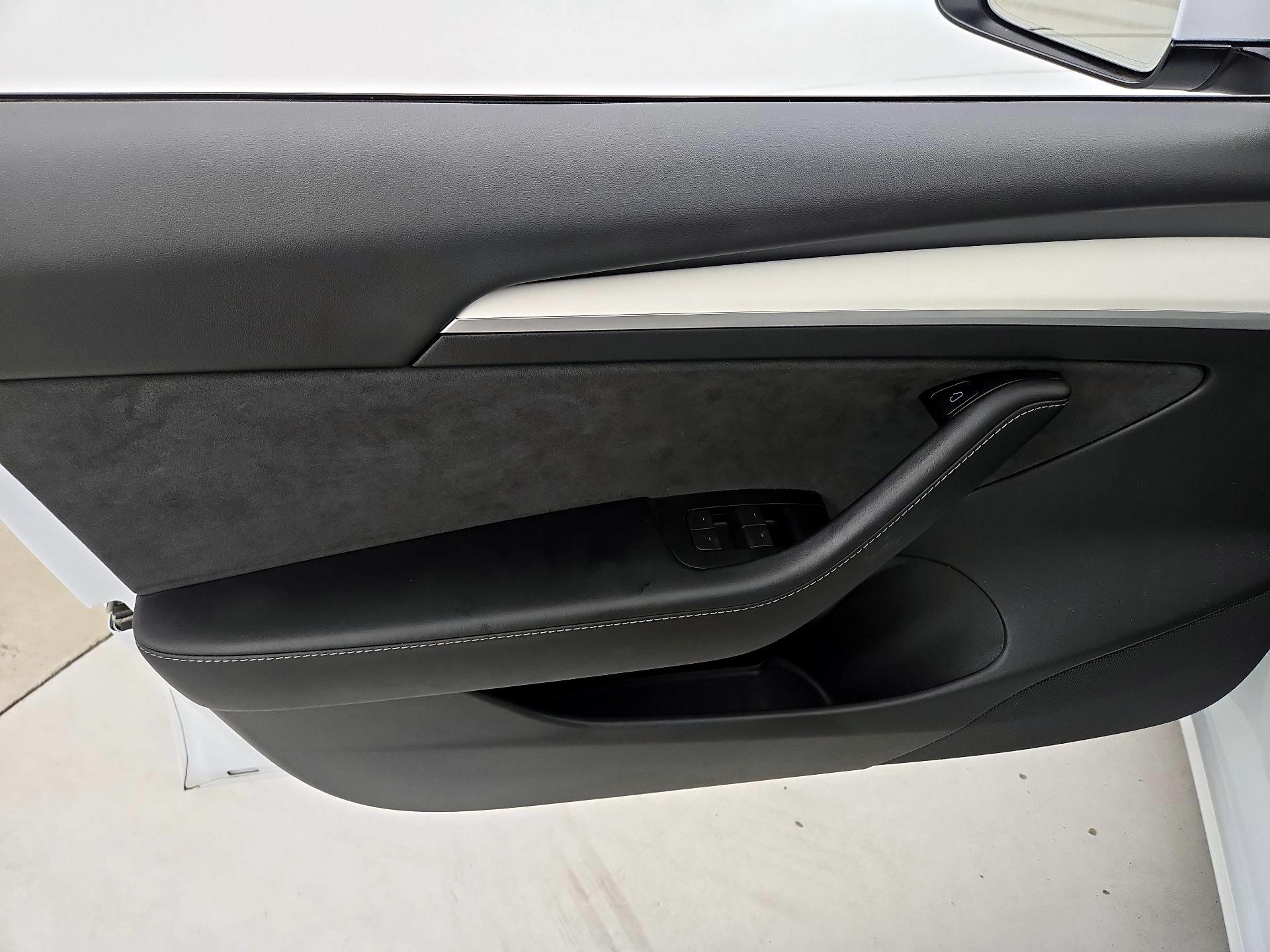 Thumbnail: 2022 Tesla Model 3 - 12