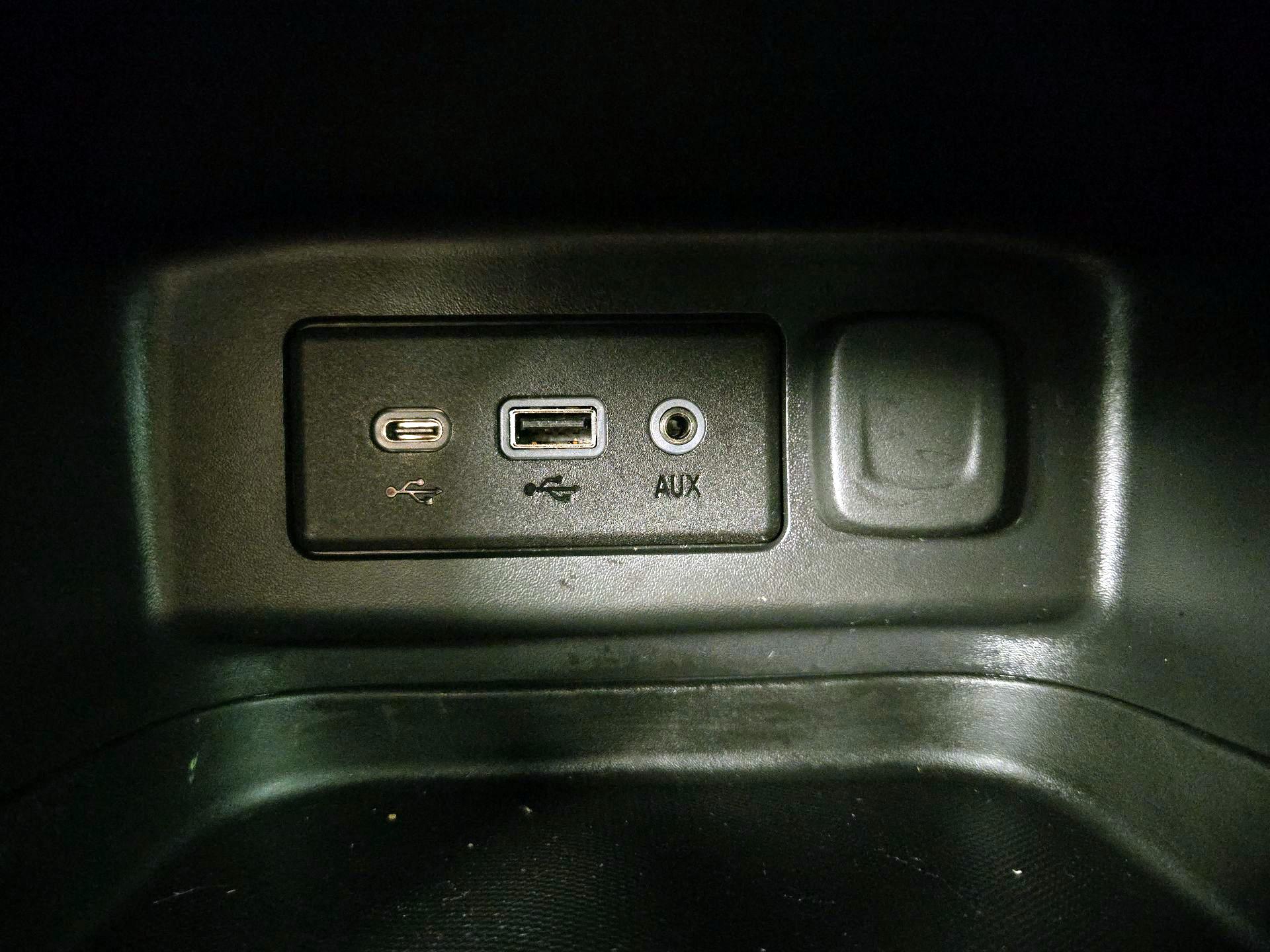 Thumbnail: 2020 Chevrolet Equinox - 18