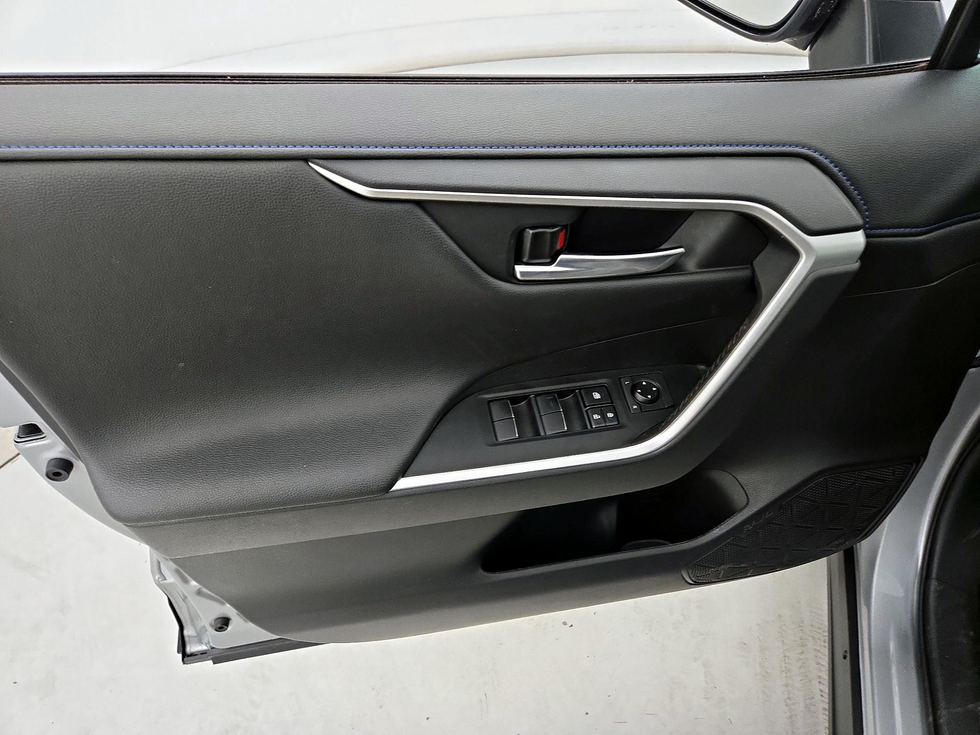 Thumbnail: 2021 Toyota RAV4 - 12