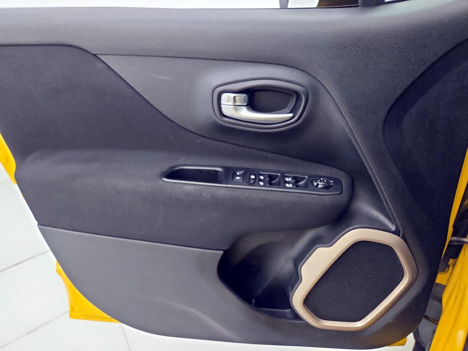 Thumbnail: 2015 Jeep Renegade - 12