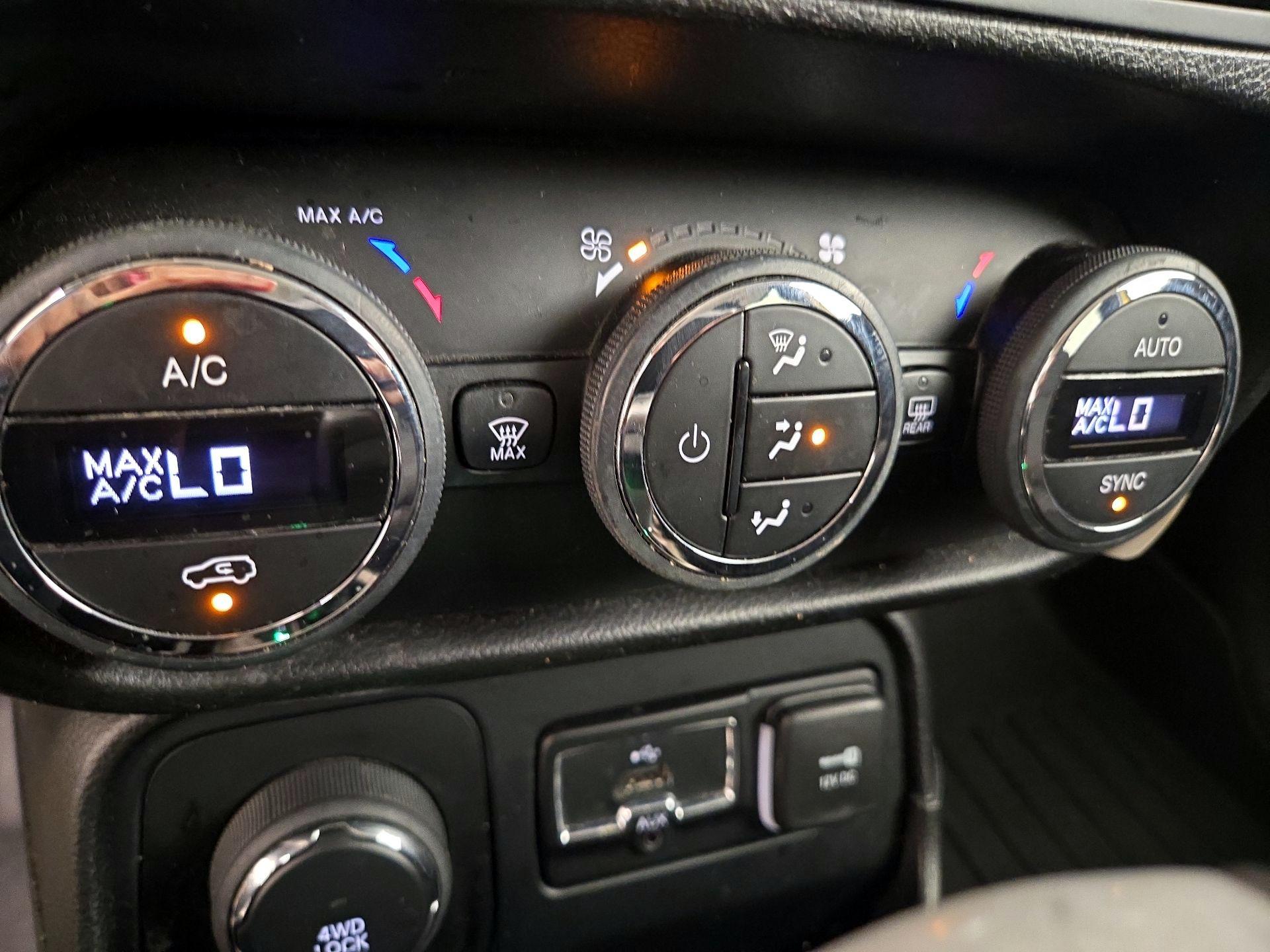 Thumbnail: 2015 Jeep Renegade - 16