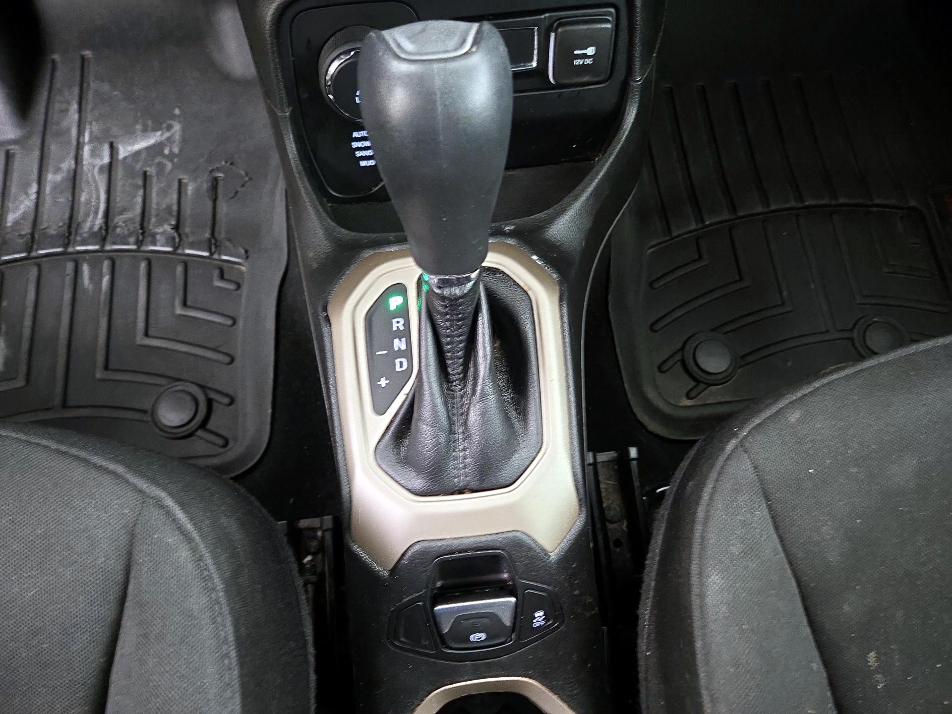 Thumbnail: 2015 Jeep Renegade - 17