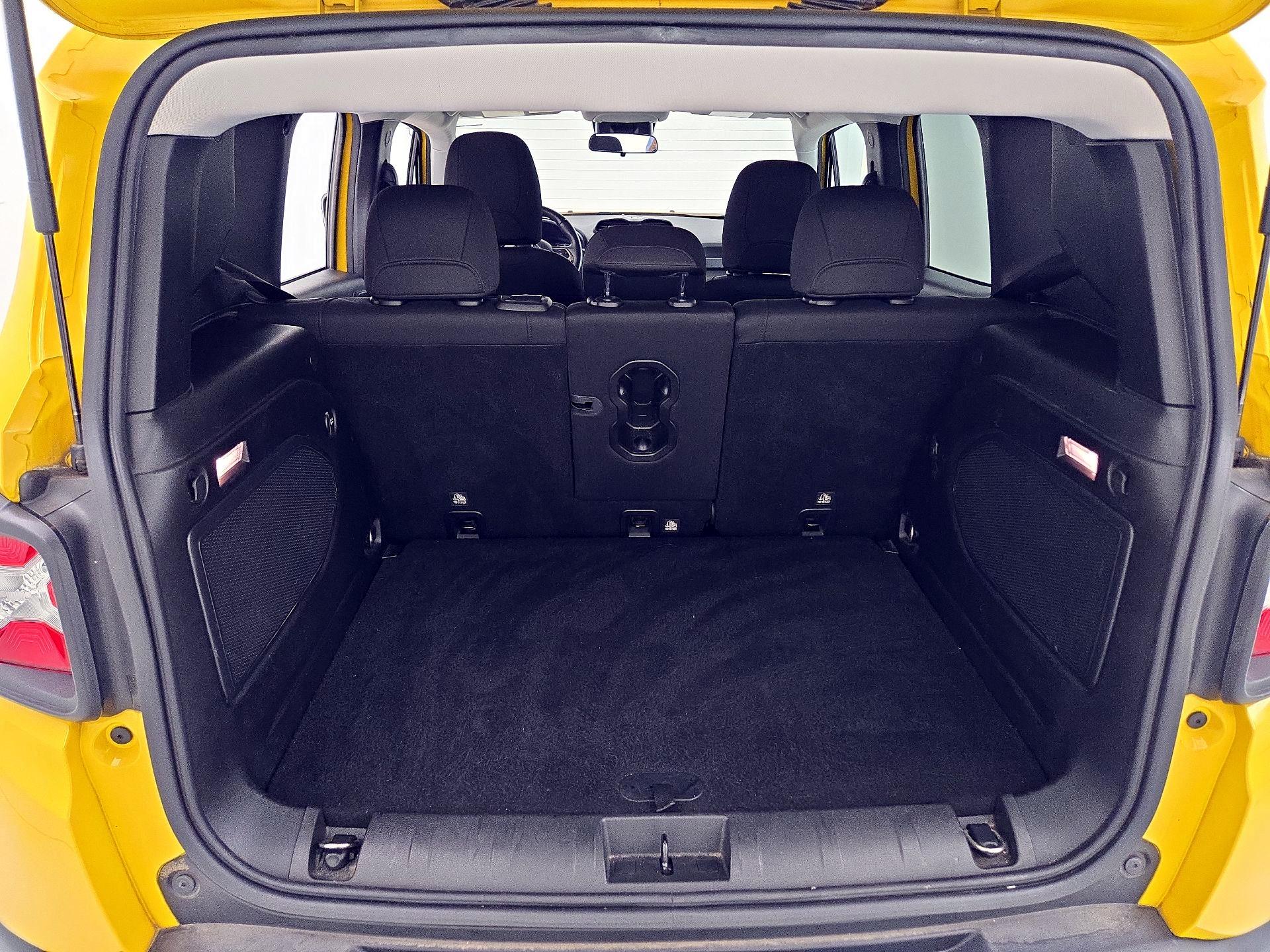 Thumbnail: 2015 Jeep Renegade - 20