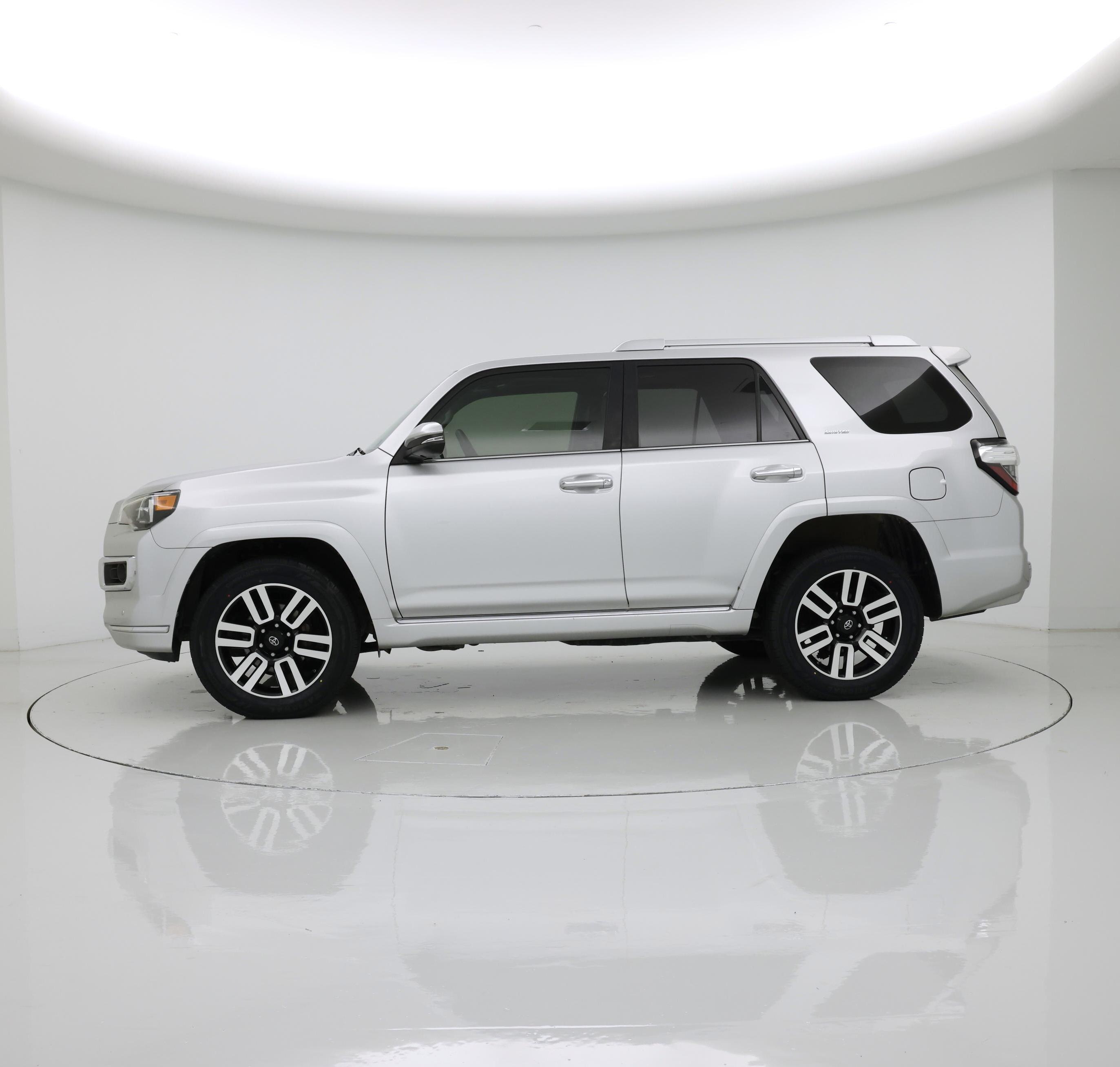 Thumbnail: 2018 Toyota 4Runner - 3