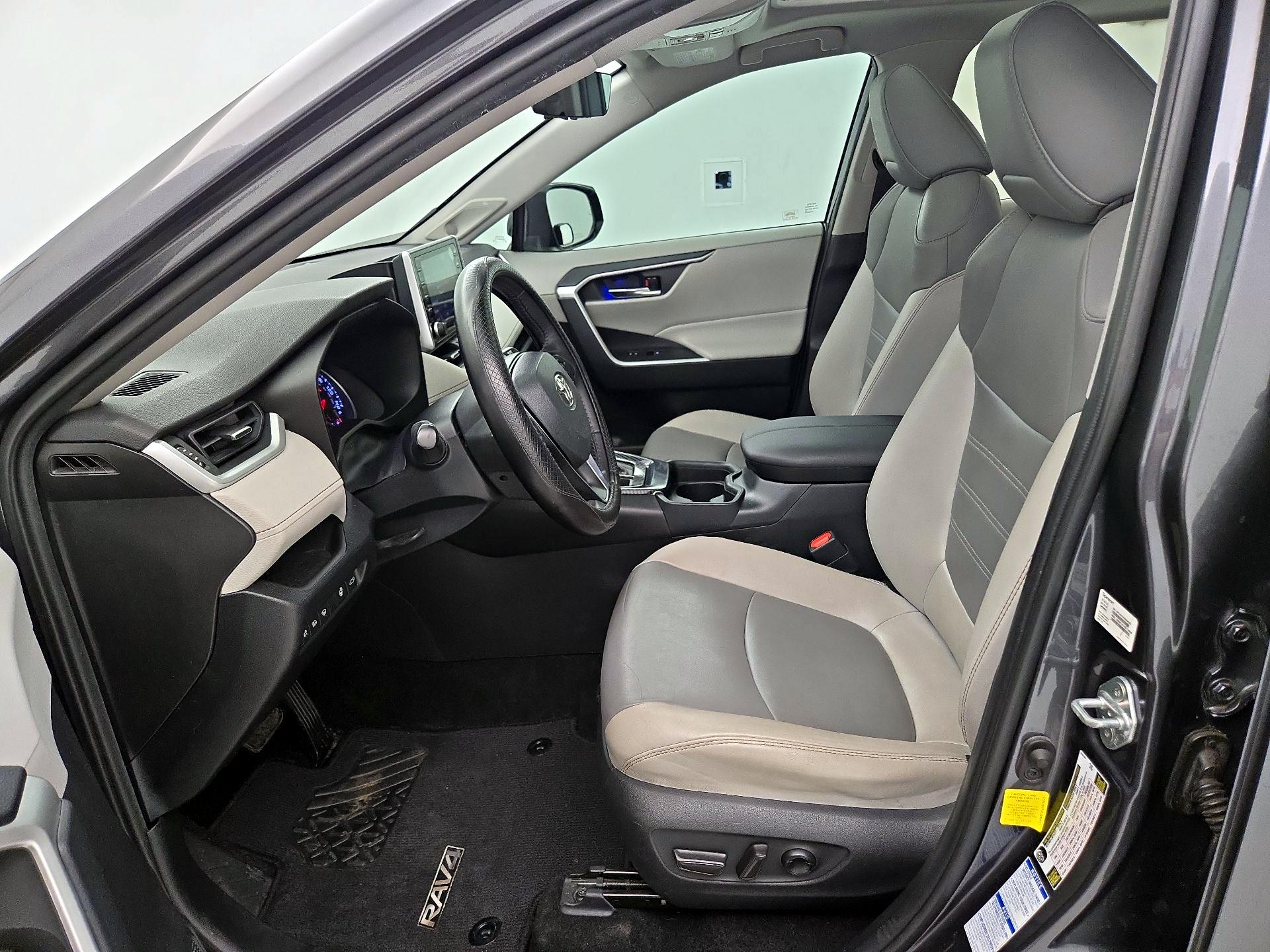 Thumbnail: 2020 Toyota RAV4 - 11