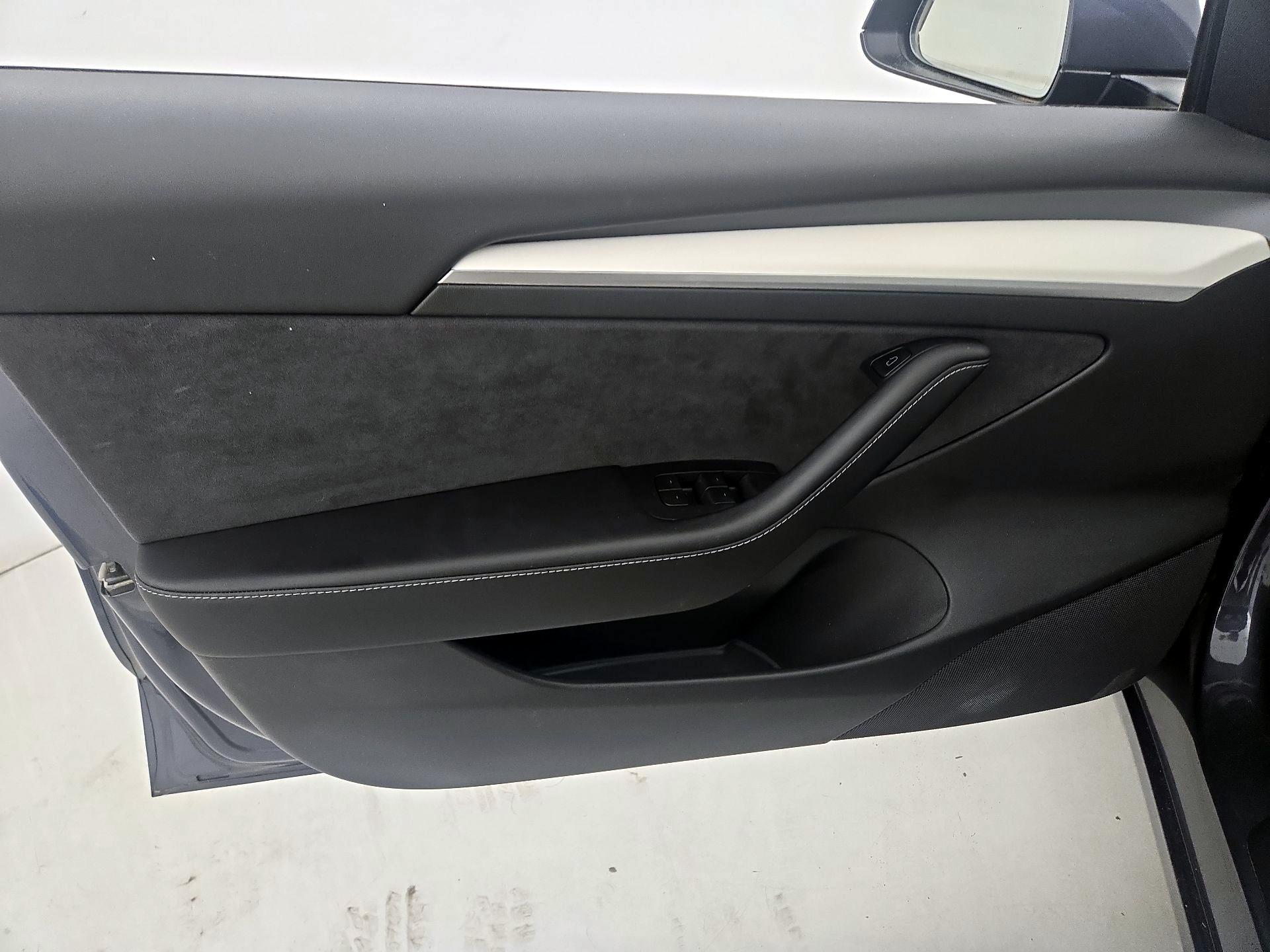 Thumbnail: 2022 Tesla Model 3 - 12