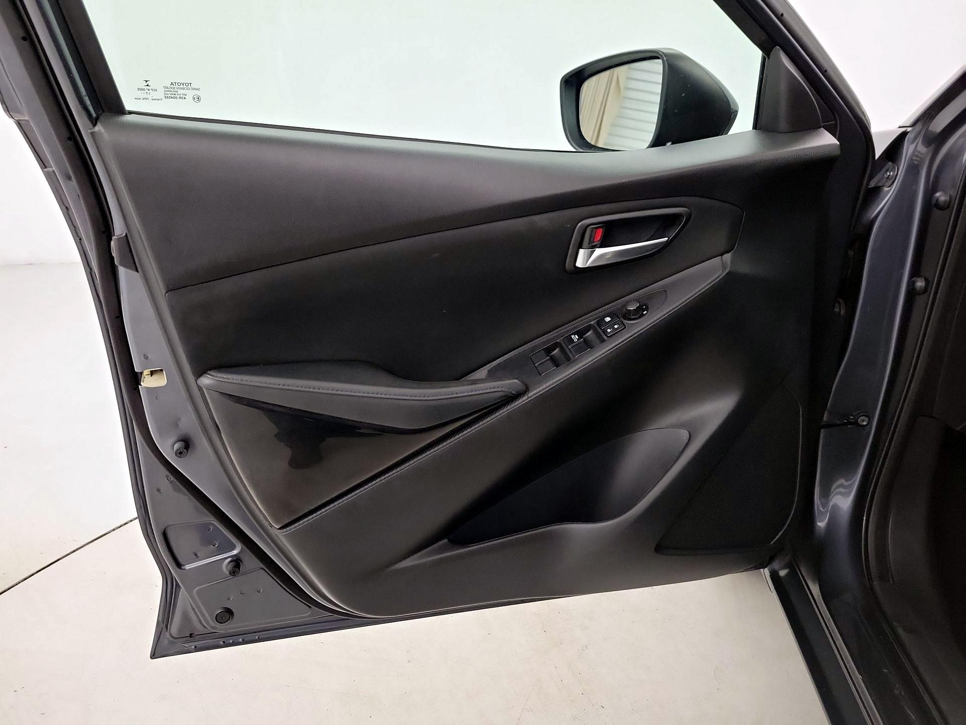 Thumbnail: 2018 Toyota Yaris iA - 12