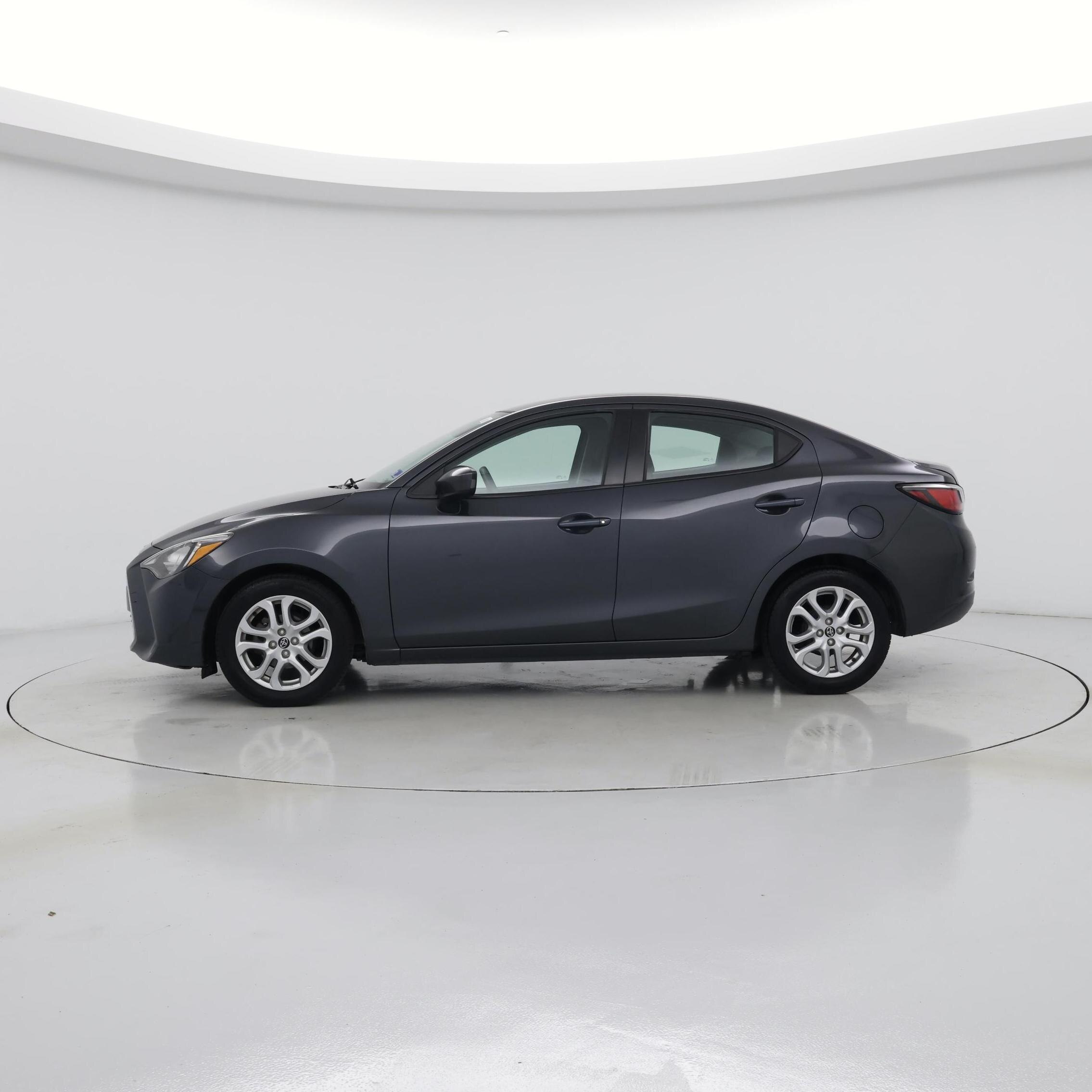 Thumbnail: 2018 Toyota Yaris iA - 3
